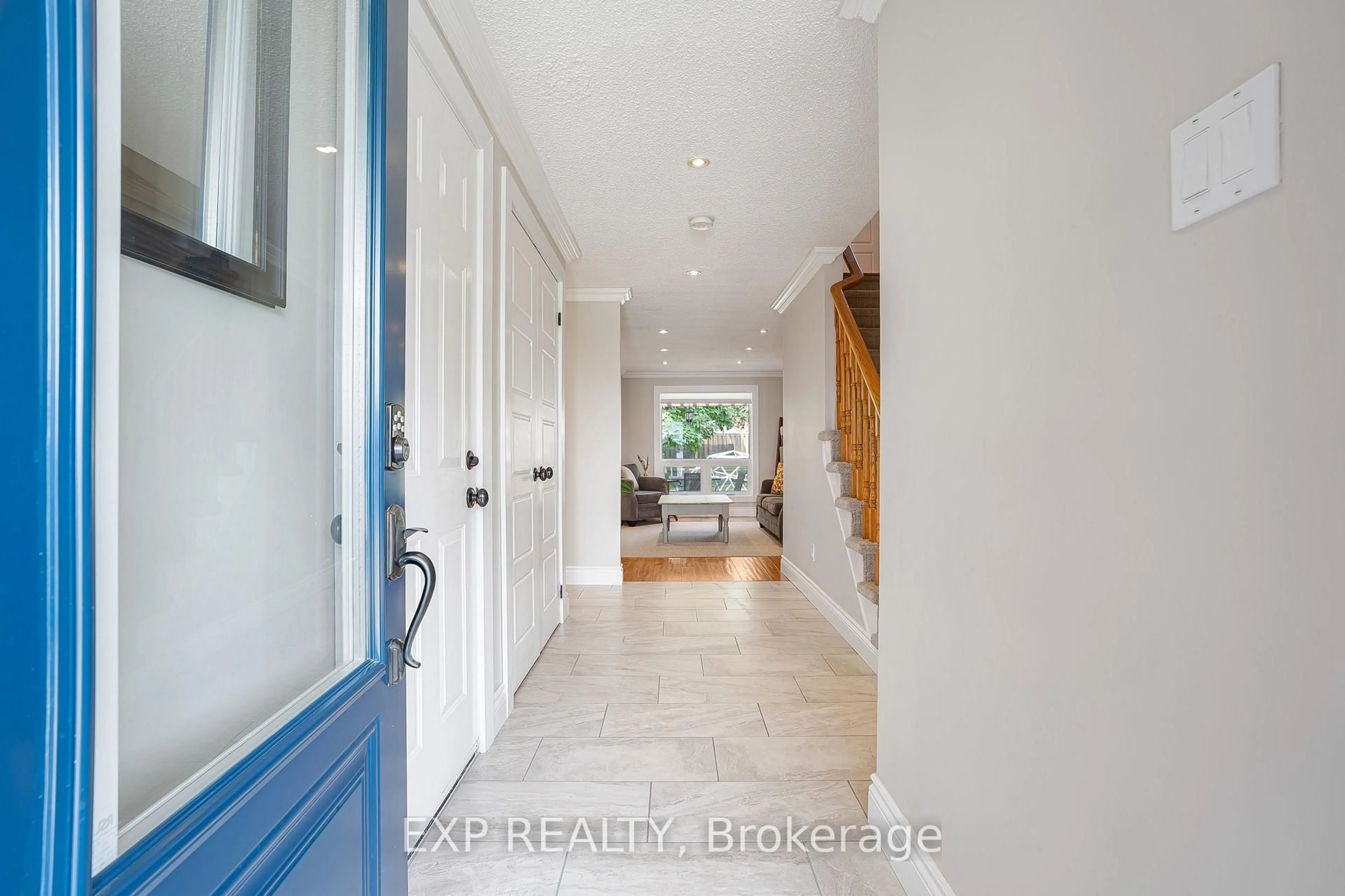 Indoor entryway for 330 Adams Crt, Orangeville Ontario L9W 4R7