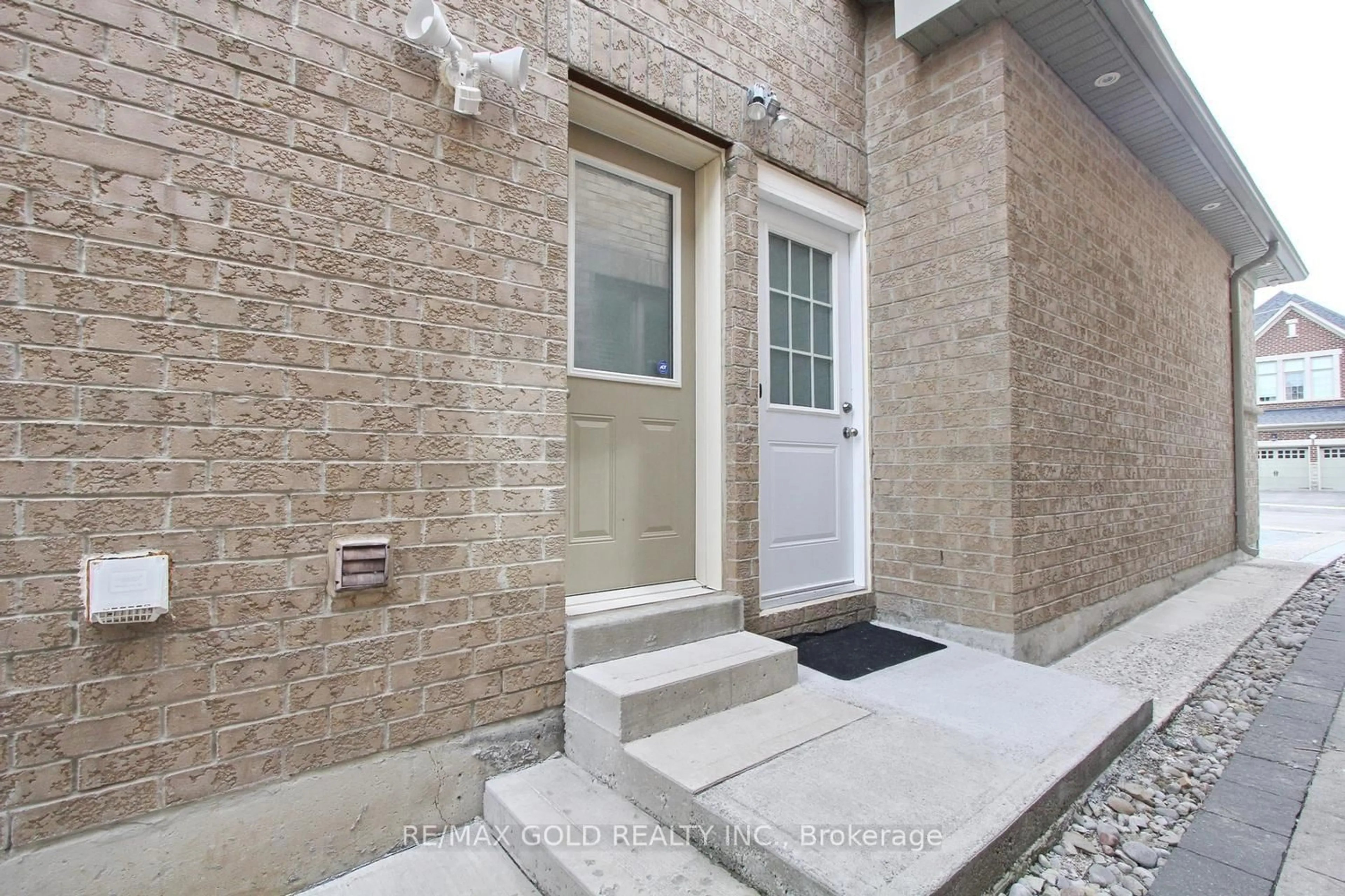 Unknown for 52 Bear Run Rd, Brampton Ontario L6X 0E4