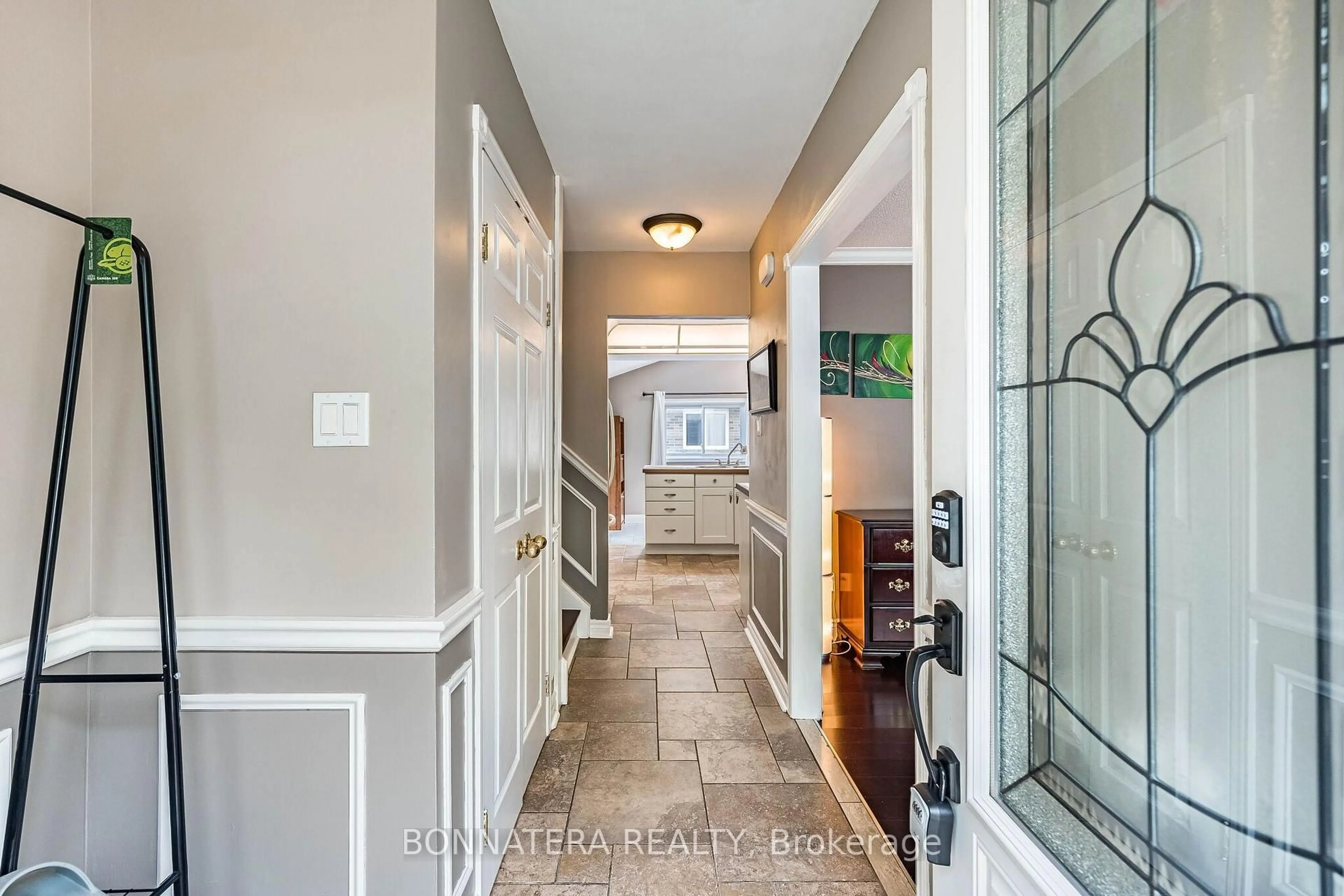 Indoor entryway for 1324 Aldridge Cres, Burlington Ontario L7M 1J1