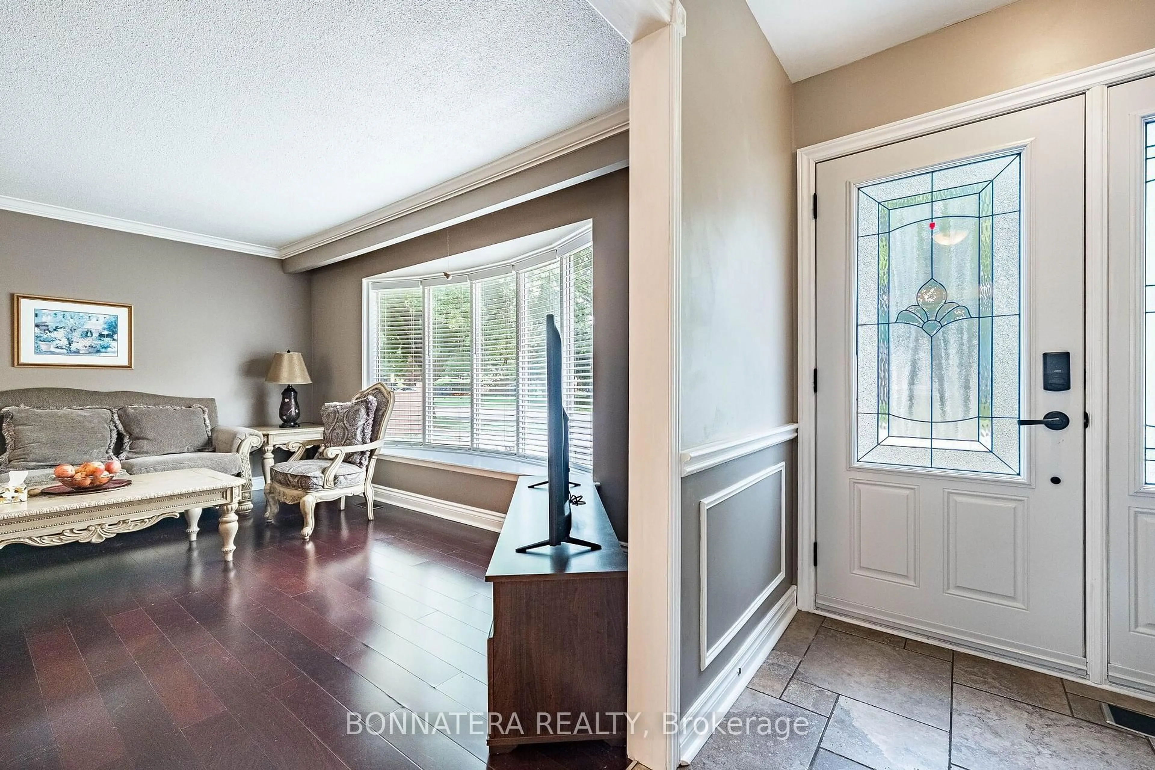 Indoor entryway for 1324 Aldridge Cres, Burlington Ontario L7M 1J1