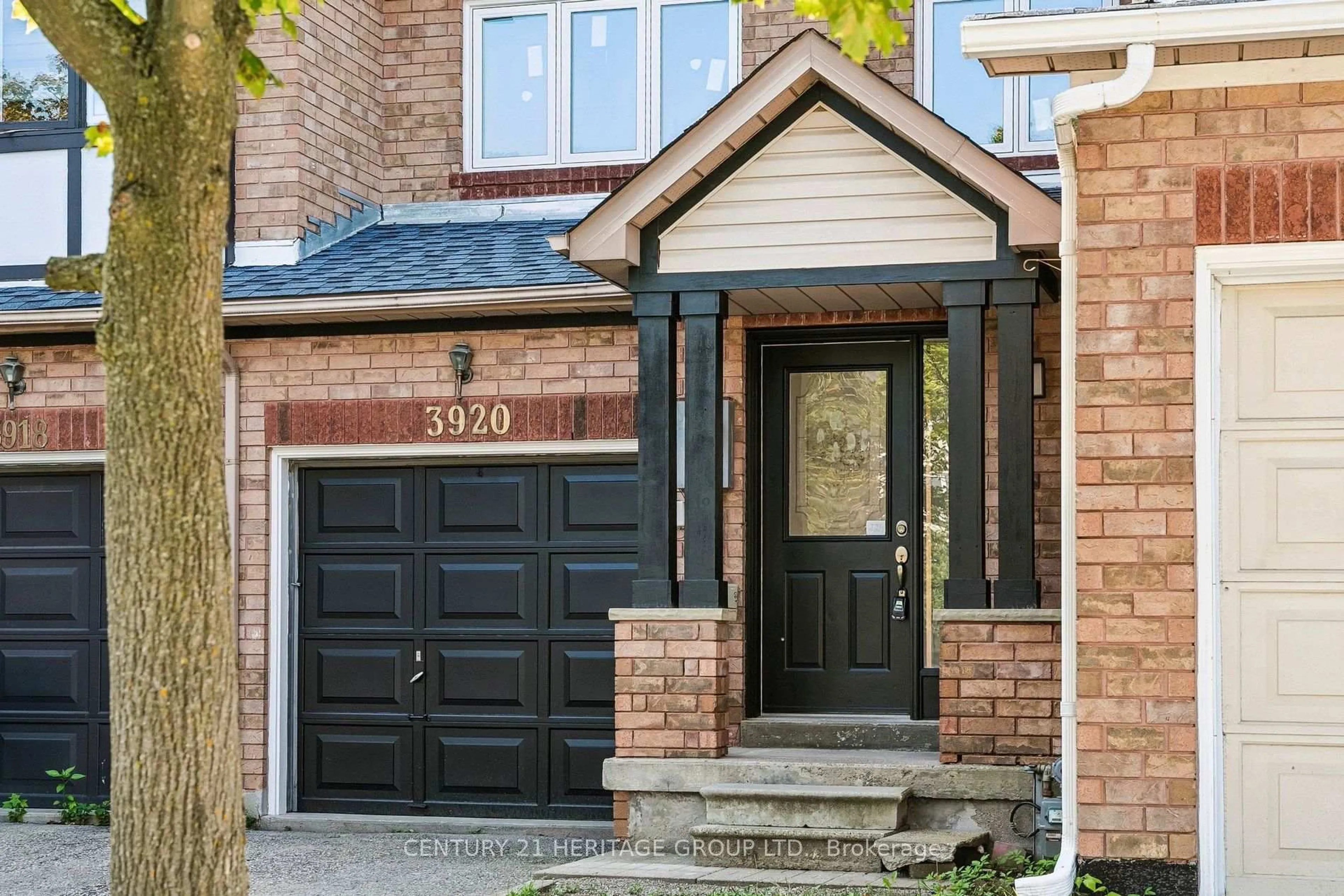 Home with brick exterior material, street for 3920 Zenith Crt, Mississauga Ontario L5N 7H7