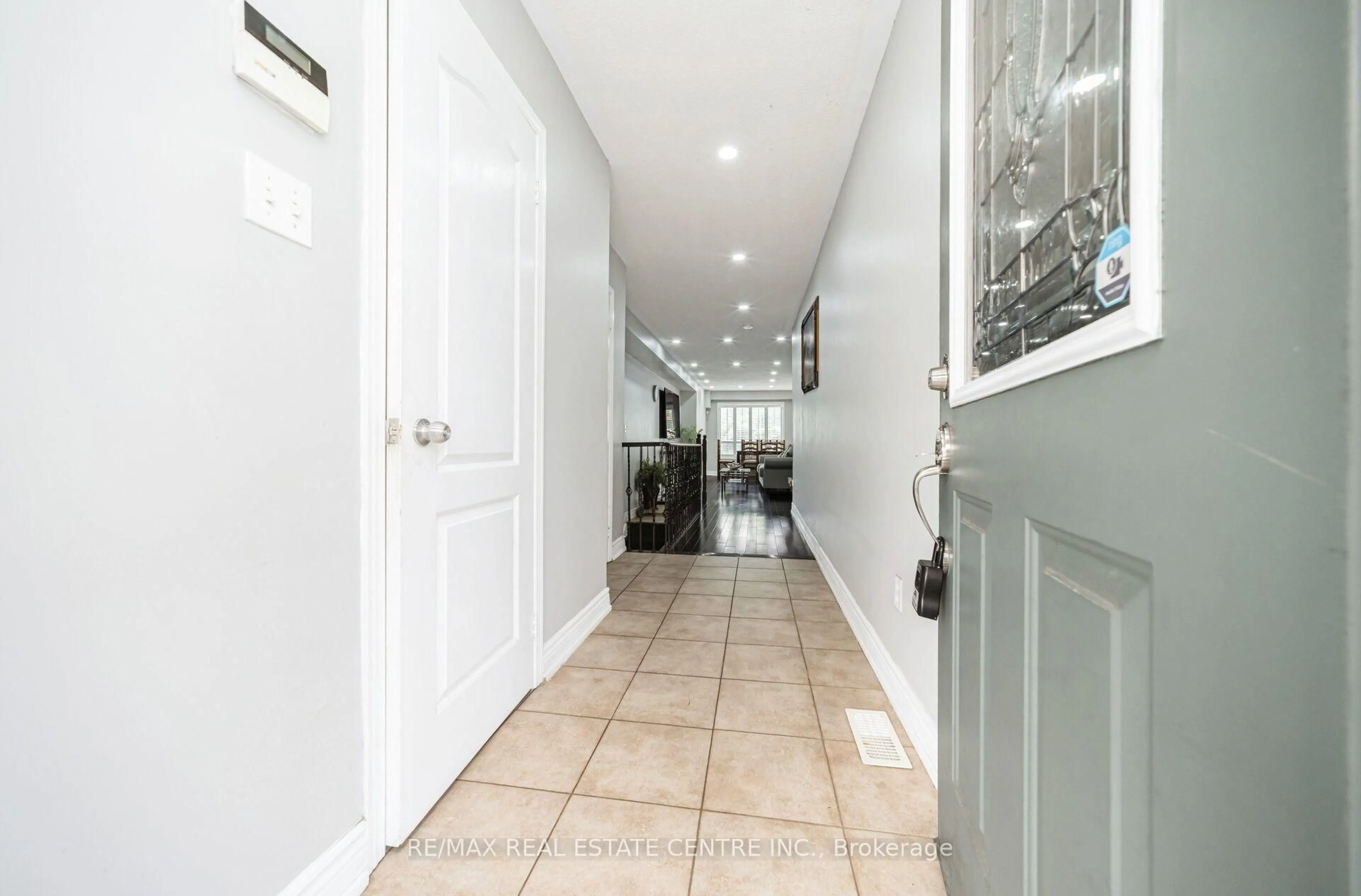 Indoor entryway for 770 Othello Crt ## 36, Mississauga Ontario L5W 1Y2