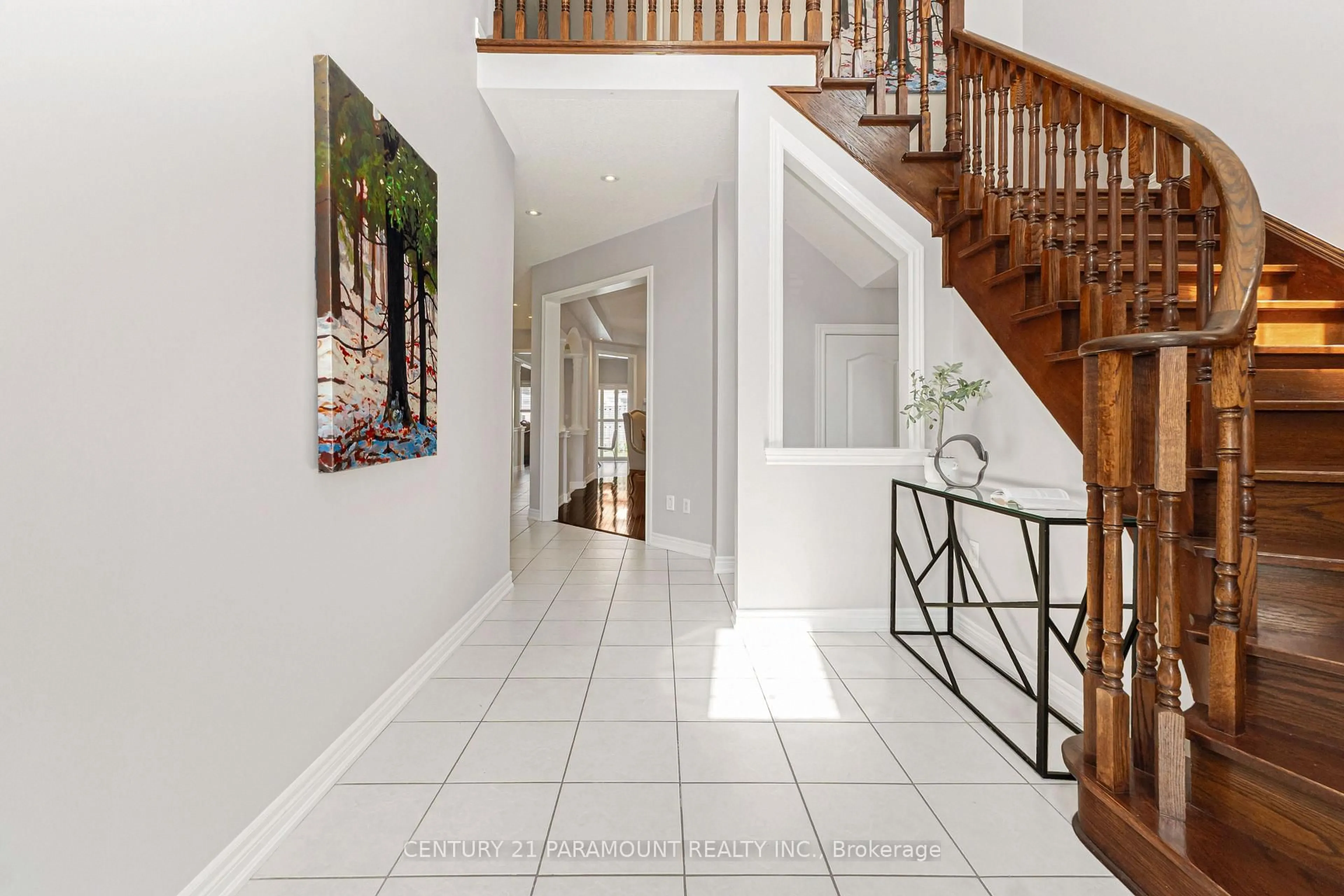 Indoor foyer for 56 Dovehaven Cres, Brampton Ontario L6P 2N8