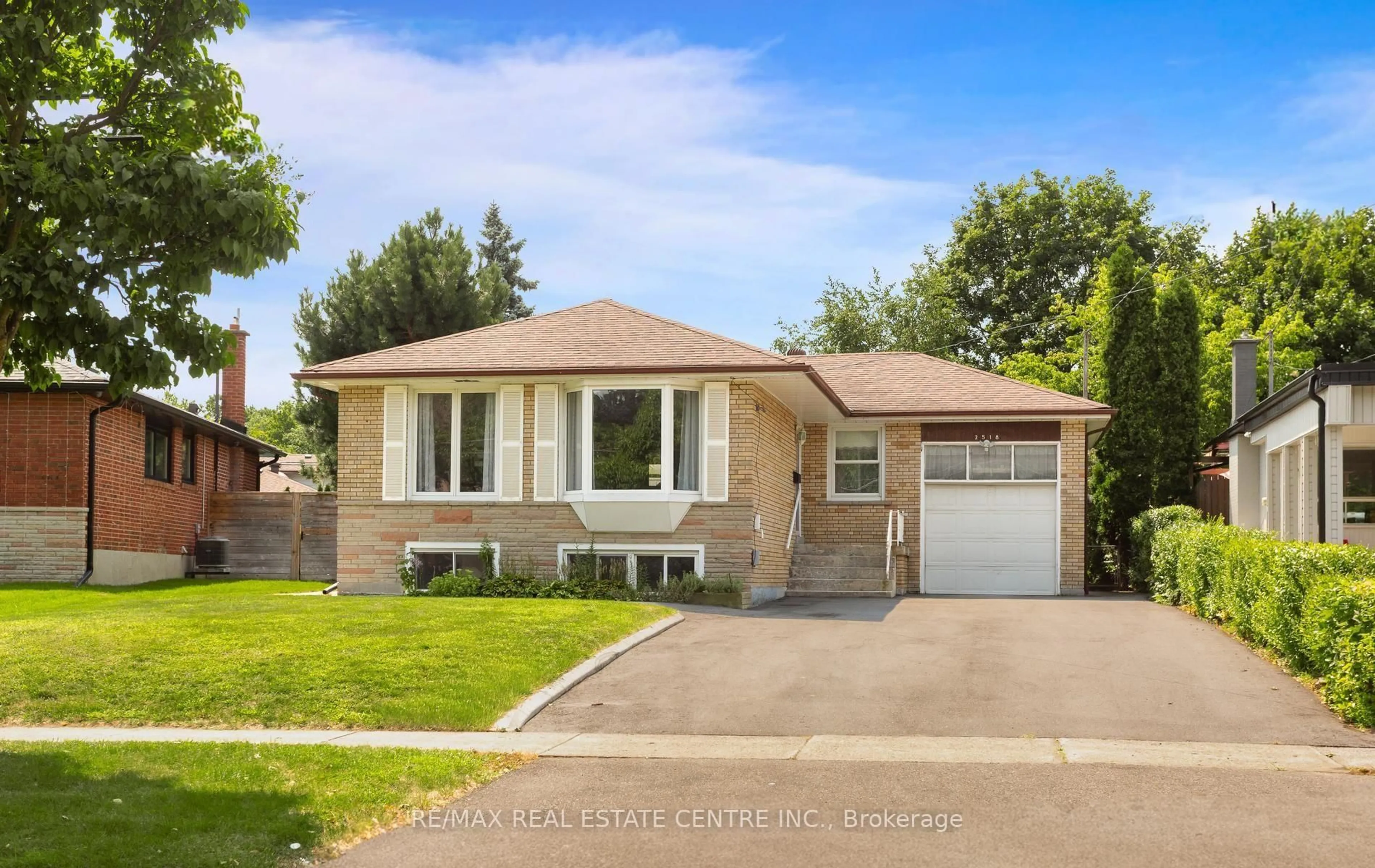Home with brick exterior material, street for 3518 The Credit Woodlands, Mississauga Ontario L5C 2X6