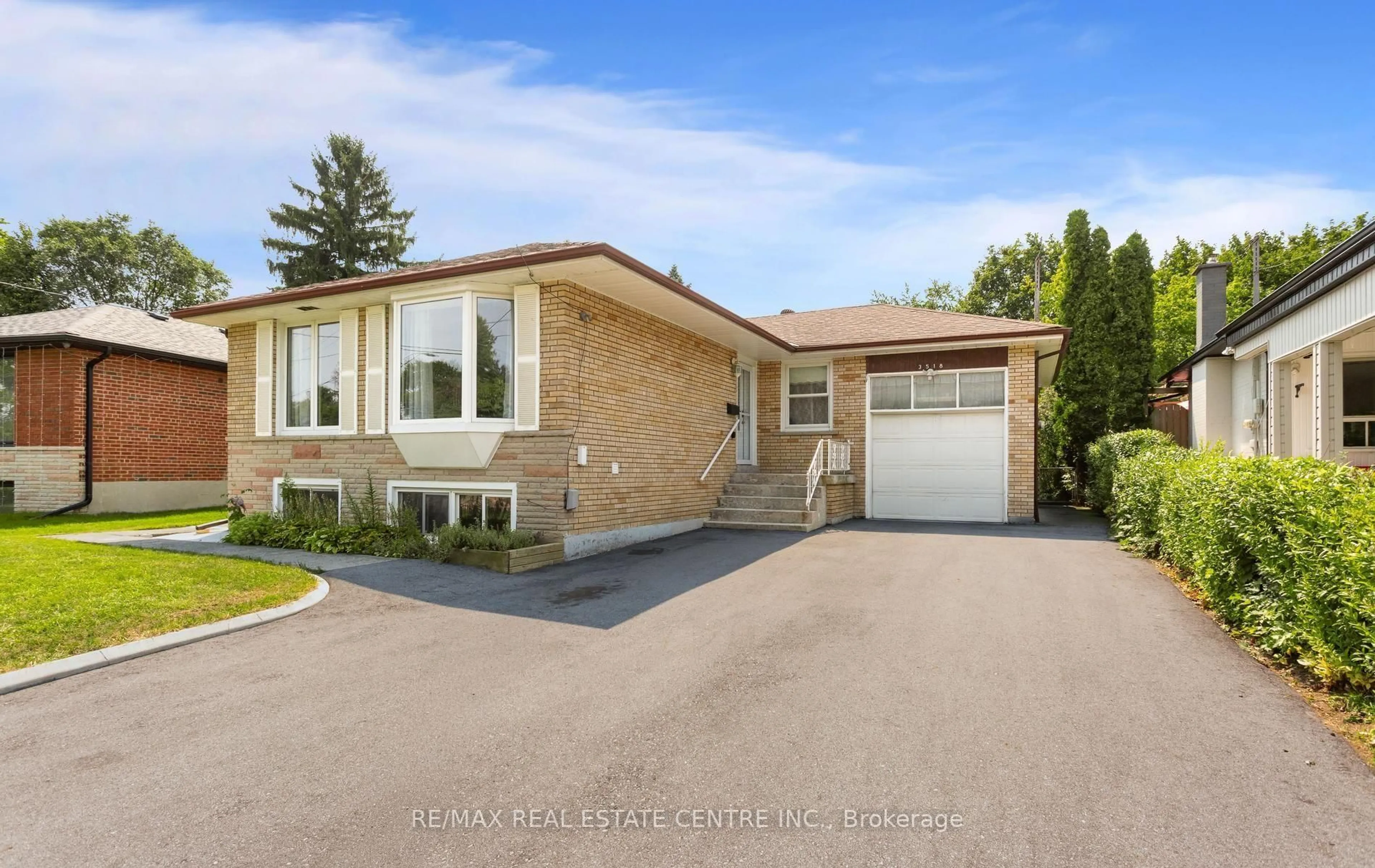Home with brick exterior material, street for 3518 The Credit Woodlands, Mississauga Ontario L5C 2X6