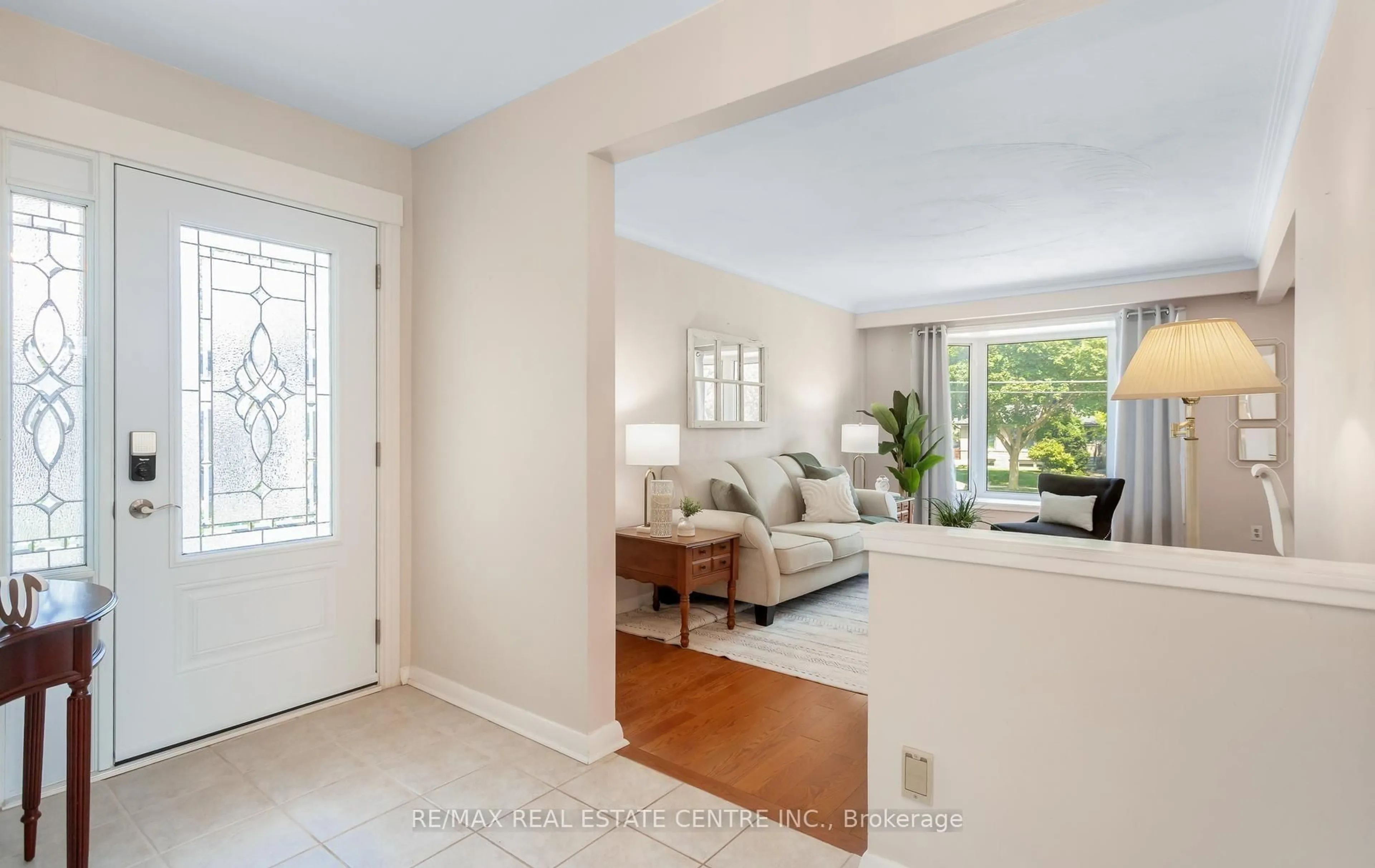 Indoor entryway for 3518 The Credit Woodlands, Mississauga Ontario L5C 2X6