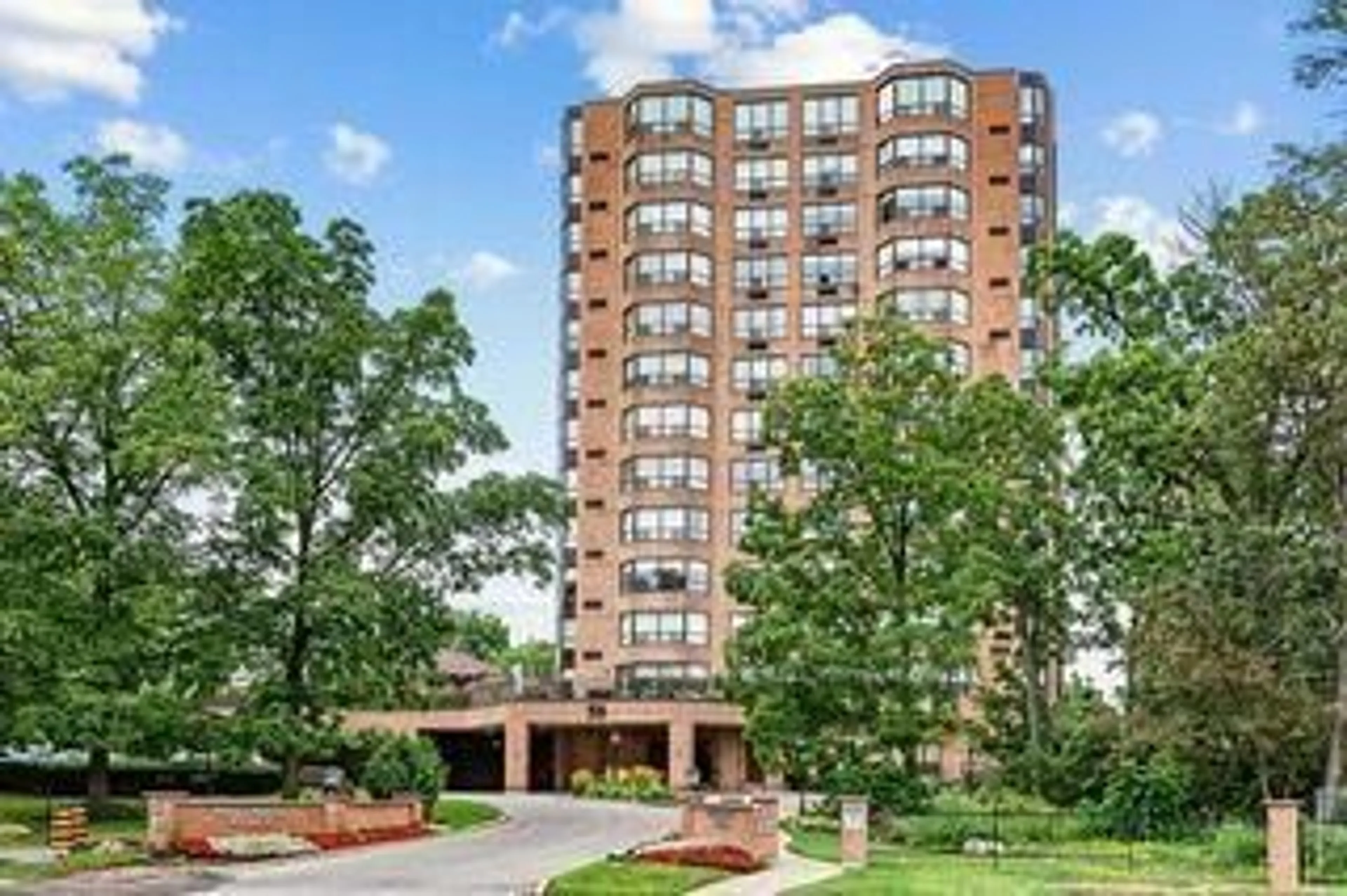 Indoor foyer for 58 Church St #1101, Brampton Ontario L6V 4A8