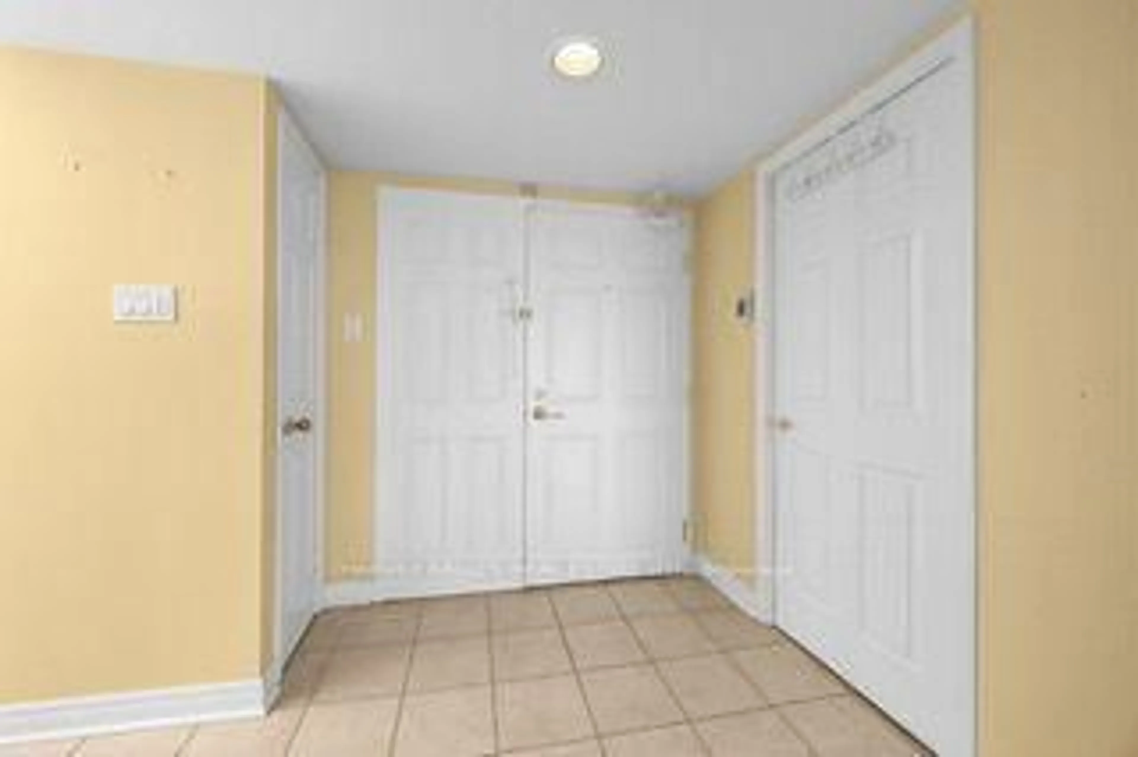 Indoor entryway for 58 Church St #1101, Brampton Ontario L6V 4A8