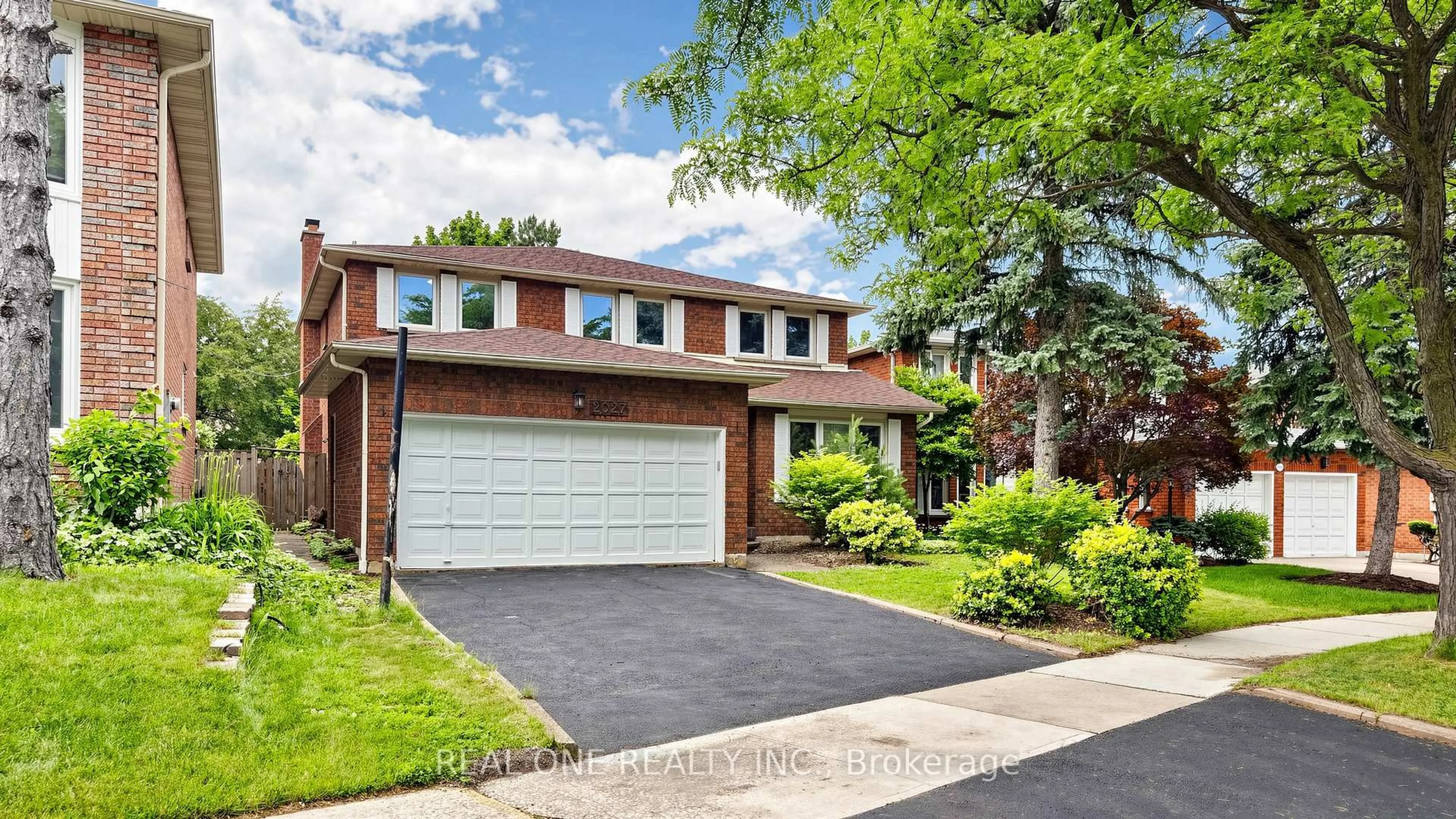 Home with brick exterior material, street for 2027 Roy Ivor Cres, Mississauga Ontario L5L 3N7