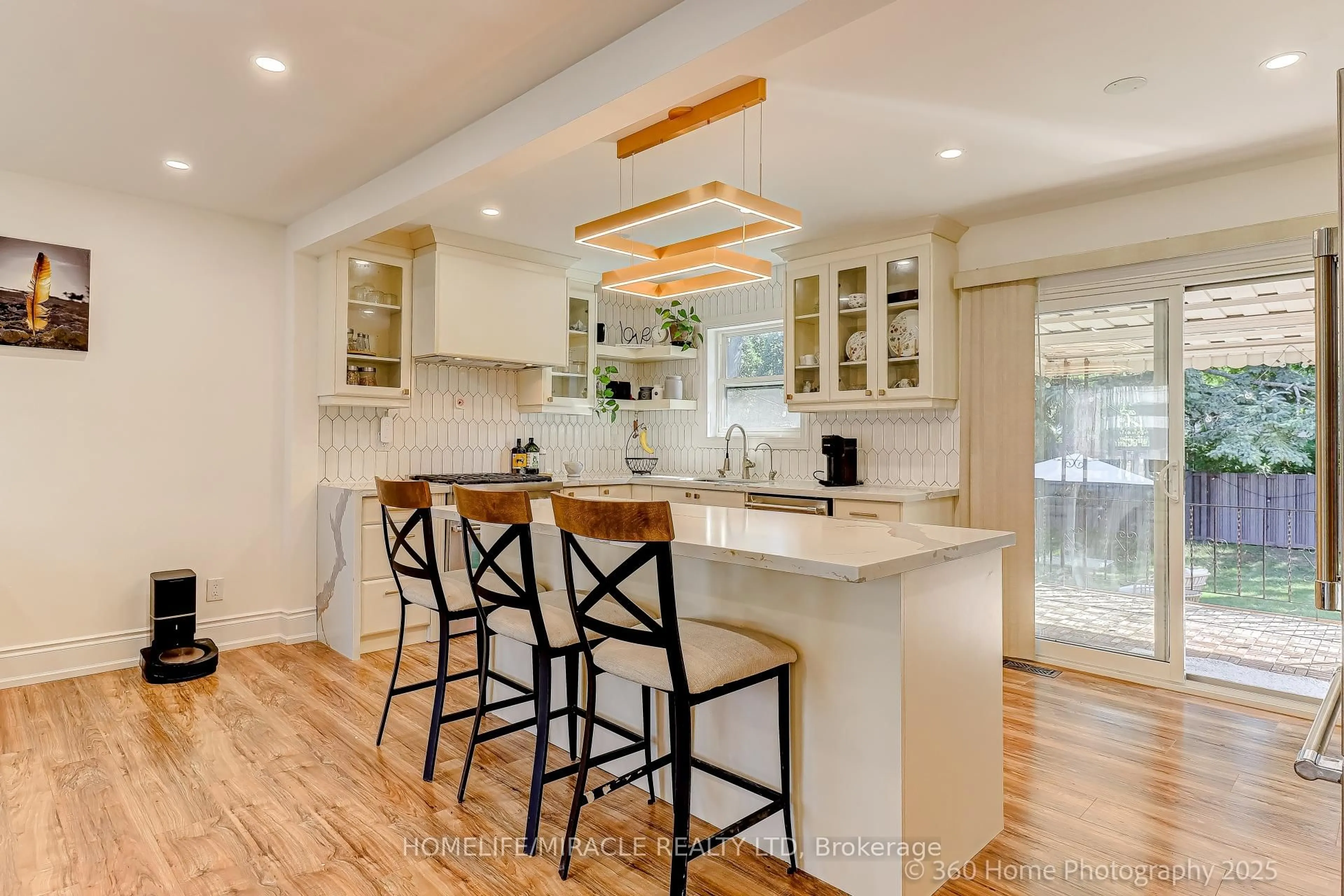 Open concept kitchen, wood/laminate floor for 568 Weir Ave, Oakville Ontario L6L 4X4