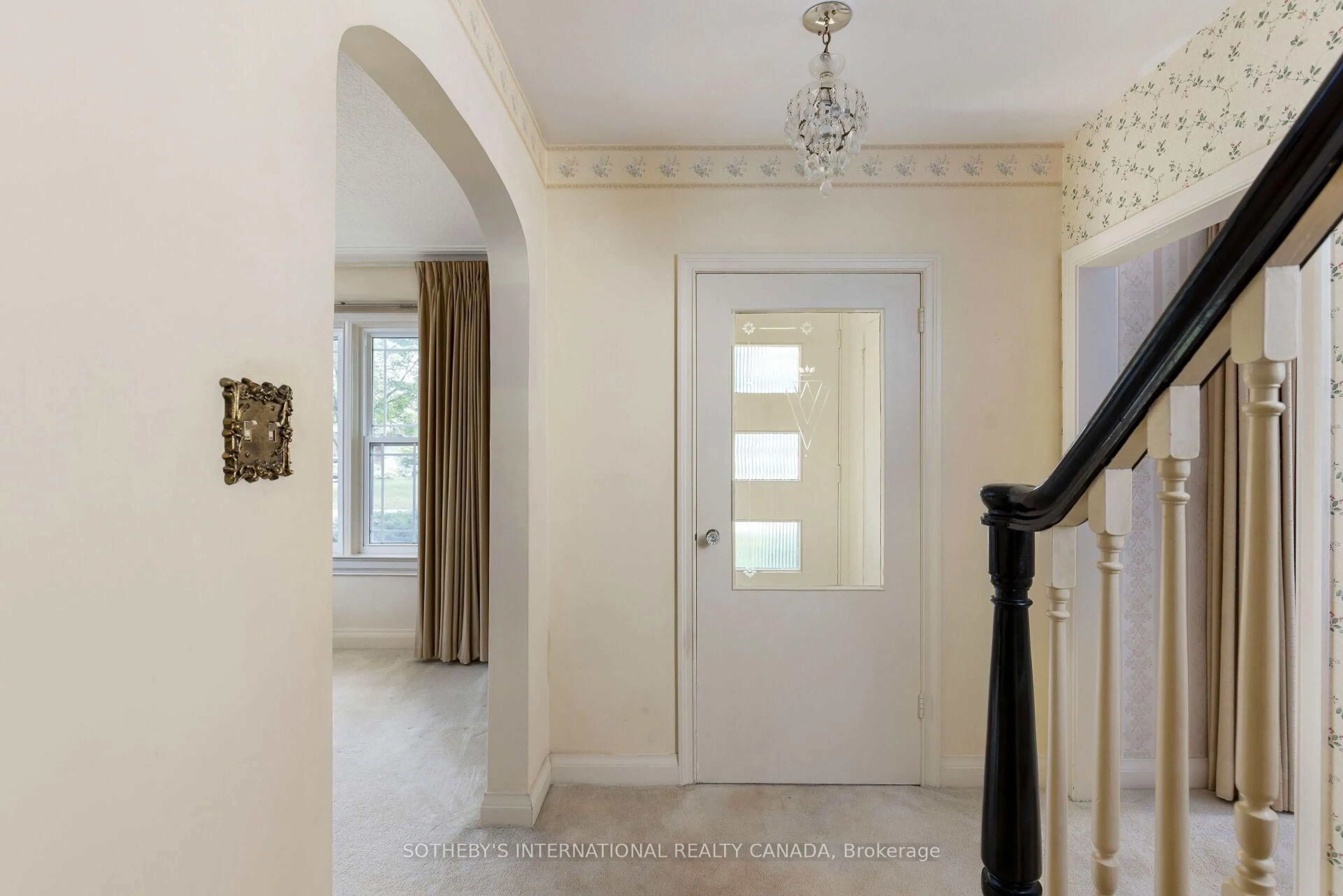 Indoor entryway for 37 Hilldowntree Rd, Toronto Ontario M9A 2Z7
