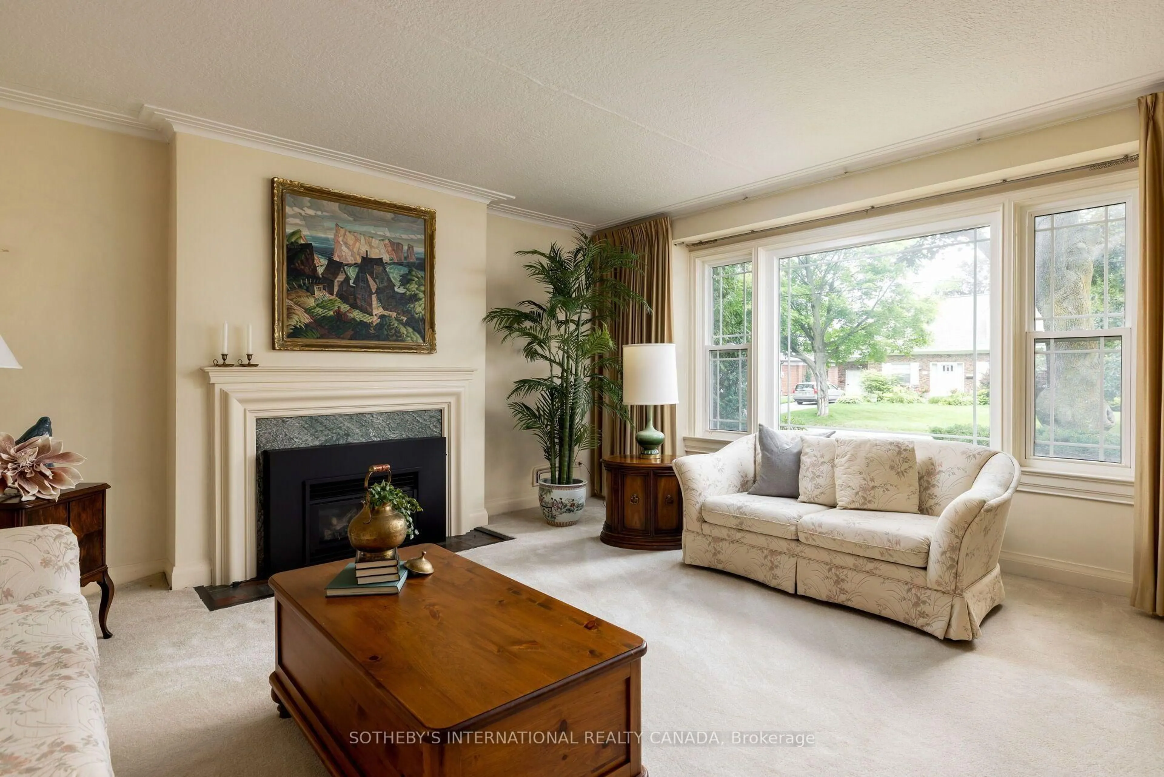 Living room with furniture, unknown for 37 Hilldowntree Rd, Toronto Ontario M9A 2Z7