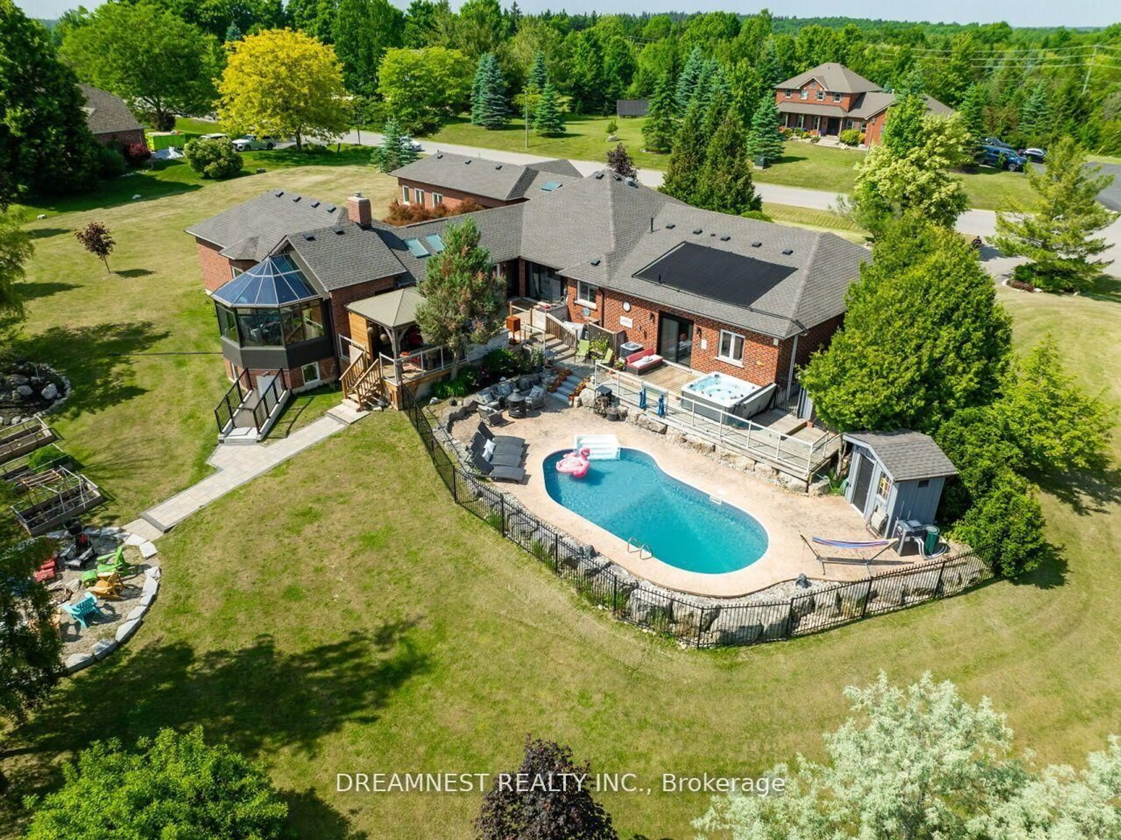 A pic from outside/outdoor area/front of a property/back of a property/a pic from drone, water/lake/river/ocean view for 11132 MCFARLAND Crt, Milton Ontario L0P 1B0