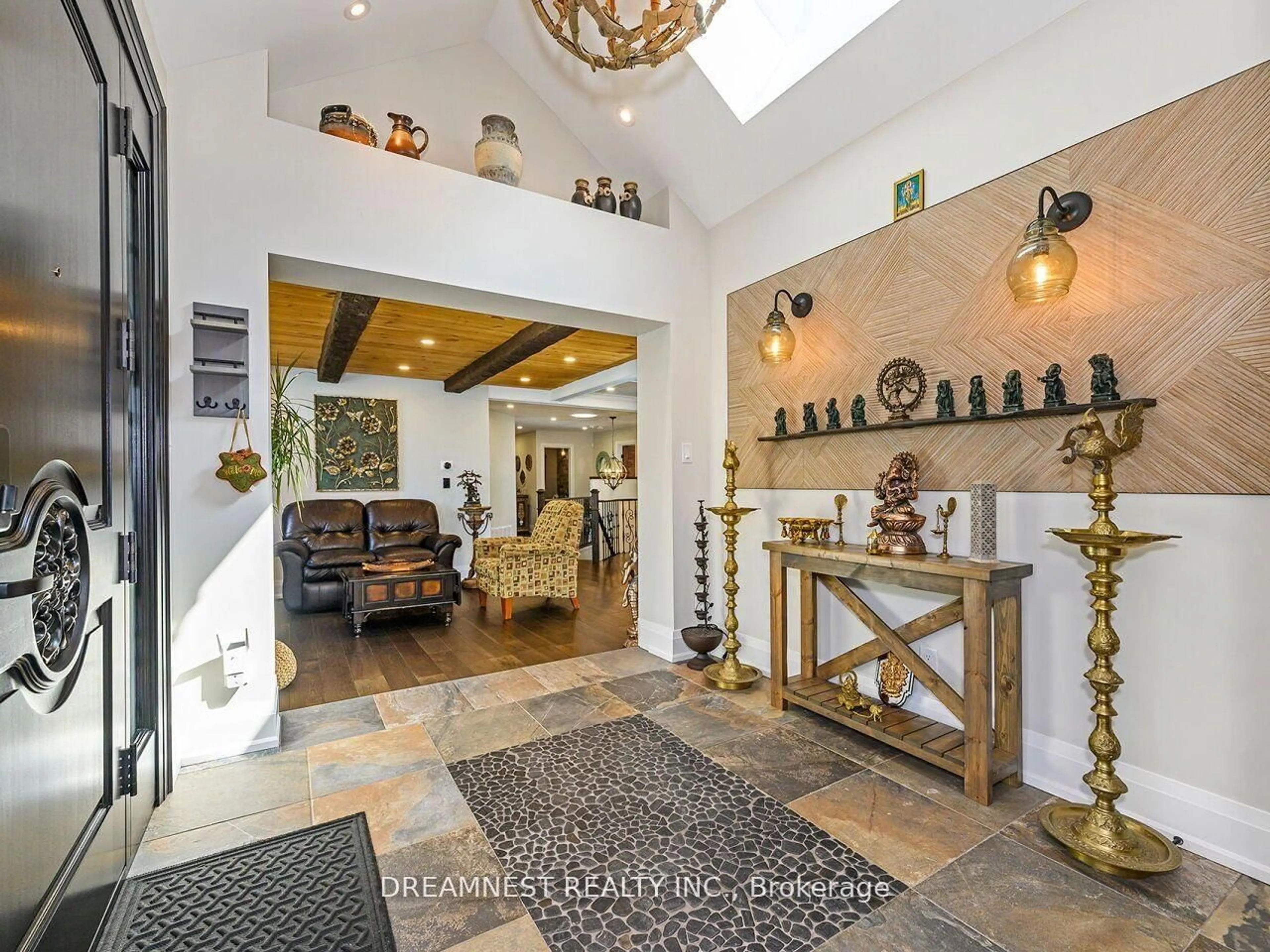 Indoor entryway for 11132 MCFARLAND Crt, Milton Ontario L0P 1B0