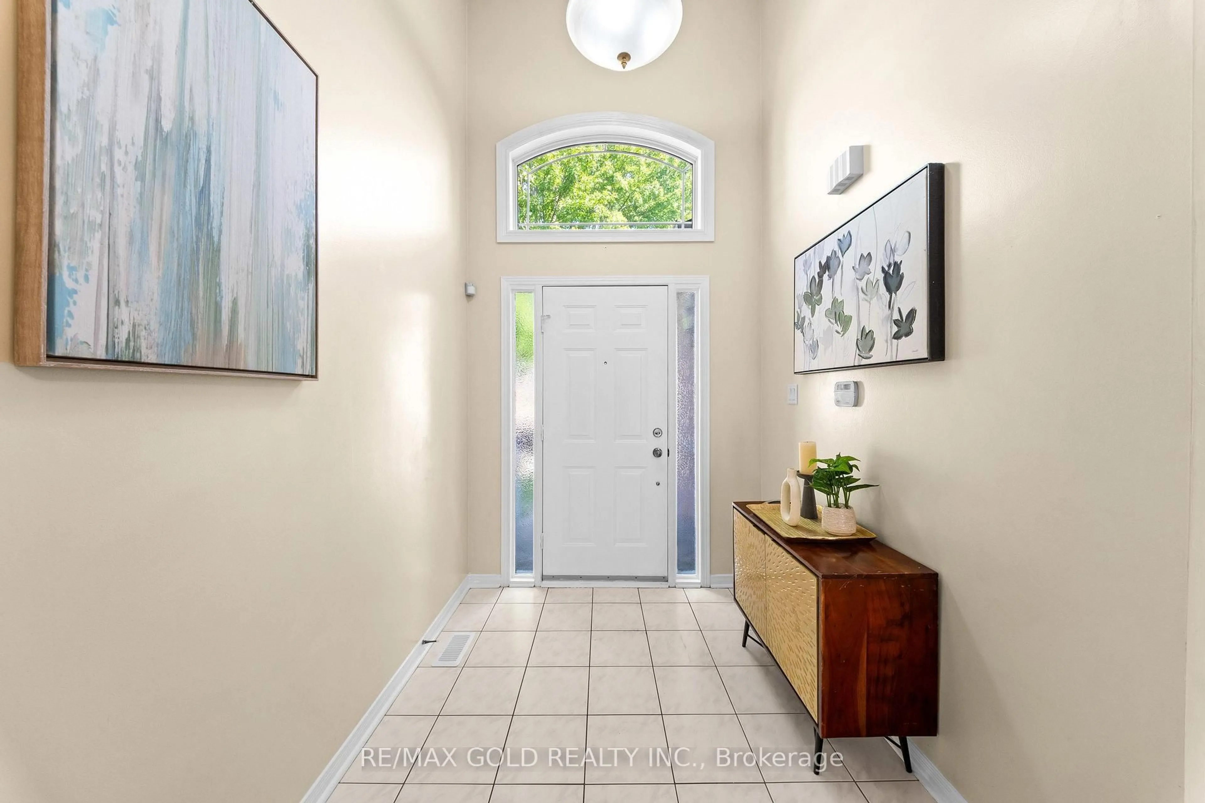 Indoor entryway for 21 Pacific Wind Cres, Brampton Ontario L6R 1Z9