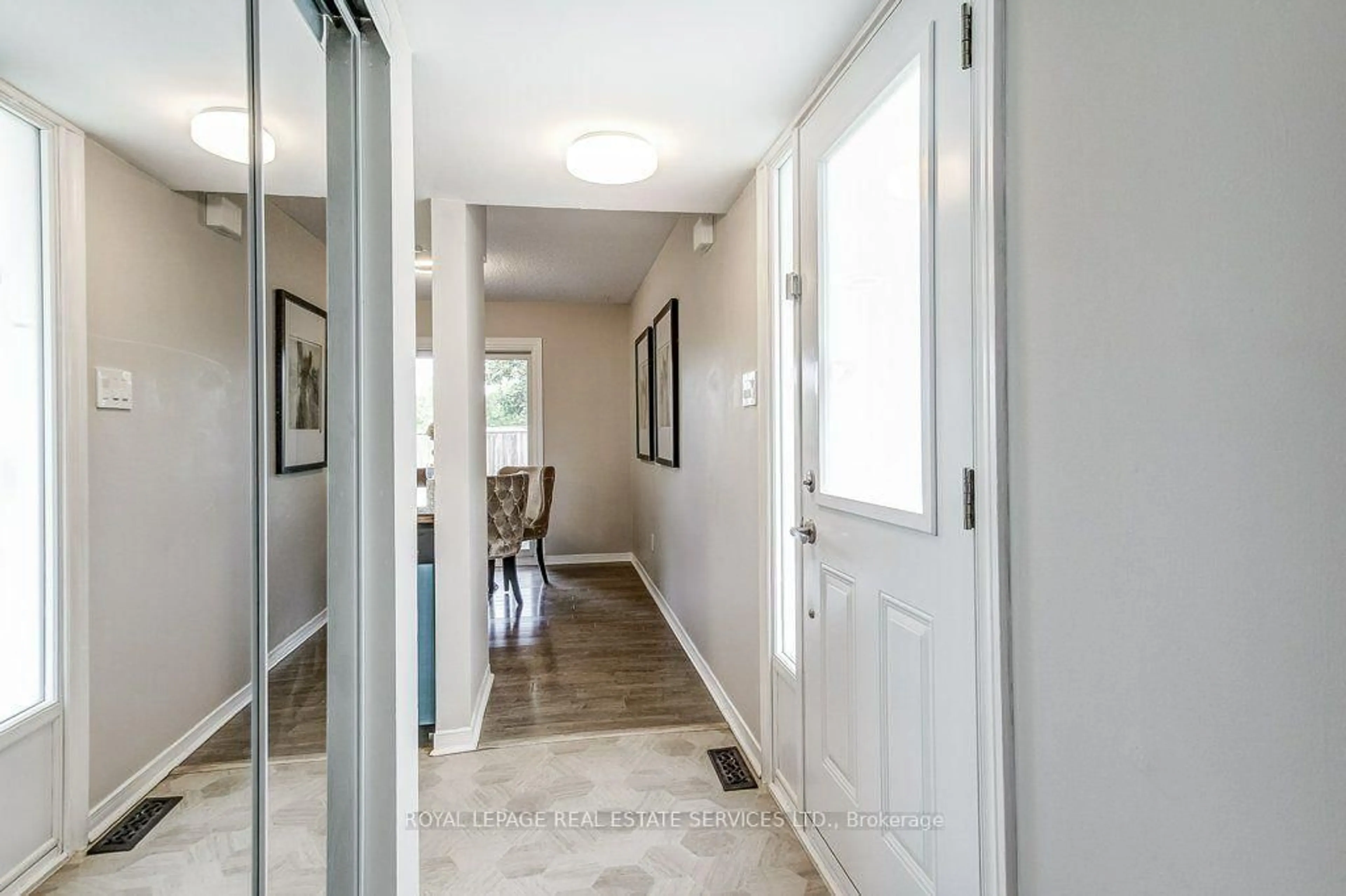 Indoor entryway for 2530 Northampton Blvd #19, Burlington Ontario L7M 4B4