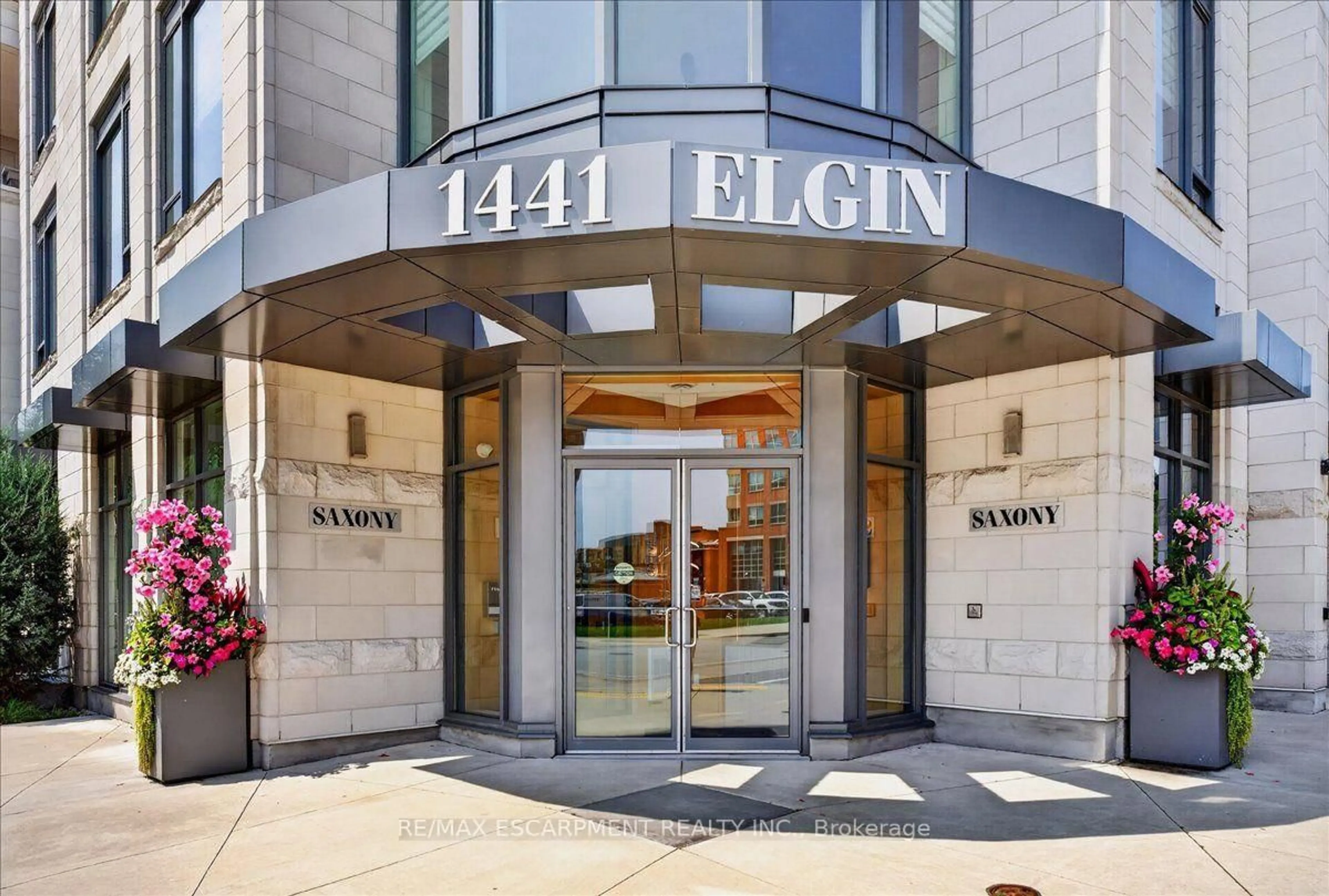Indoor foyer for 1441 Elgin St #203, Burlington Ontario L7S 1V1