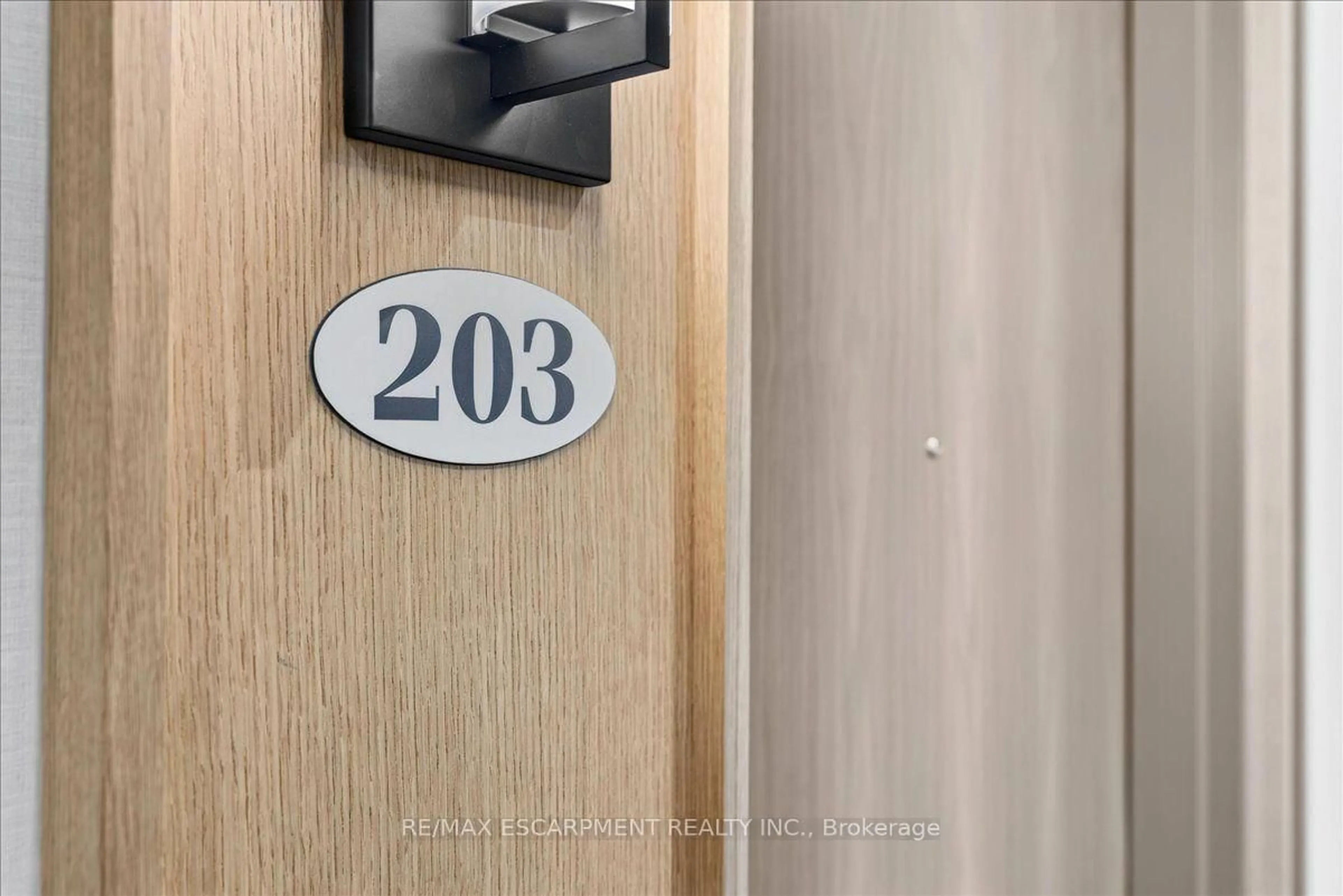 Unknown for 1441 Elgin St #203, Burlington Ontario L7S 1V1