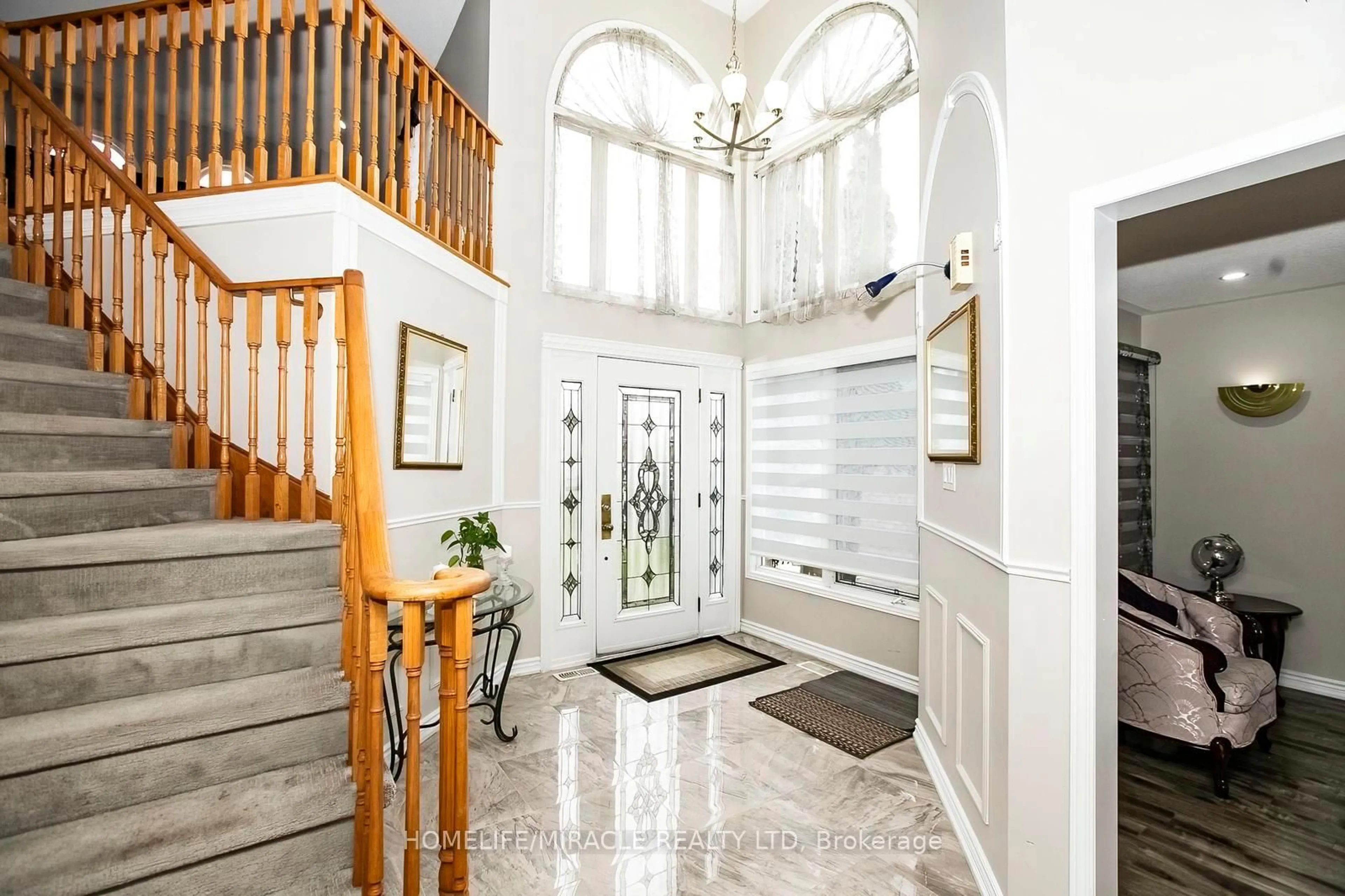 Indoor entryway for 5 Butlermere Dr, Brampton Ontario L6Y 4S1
