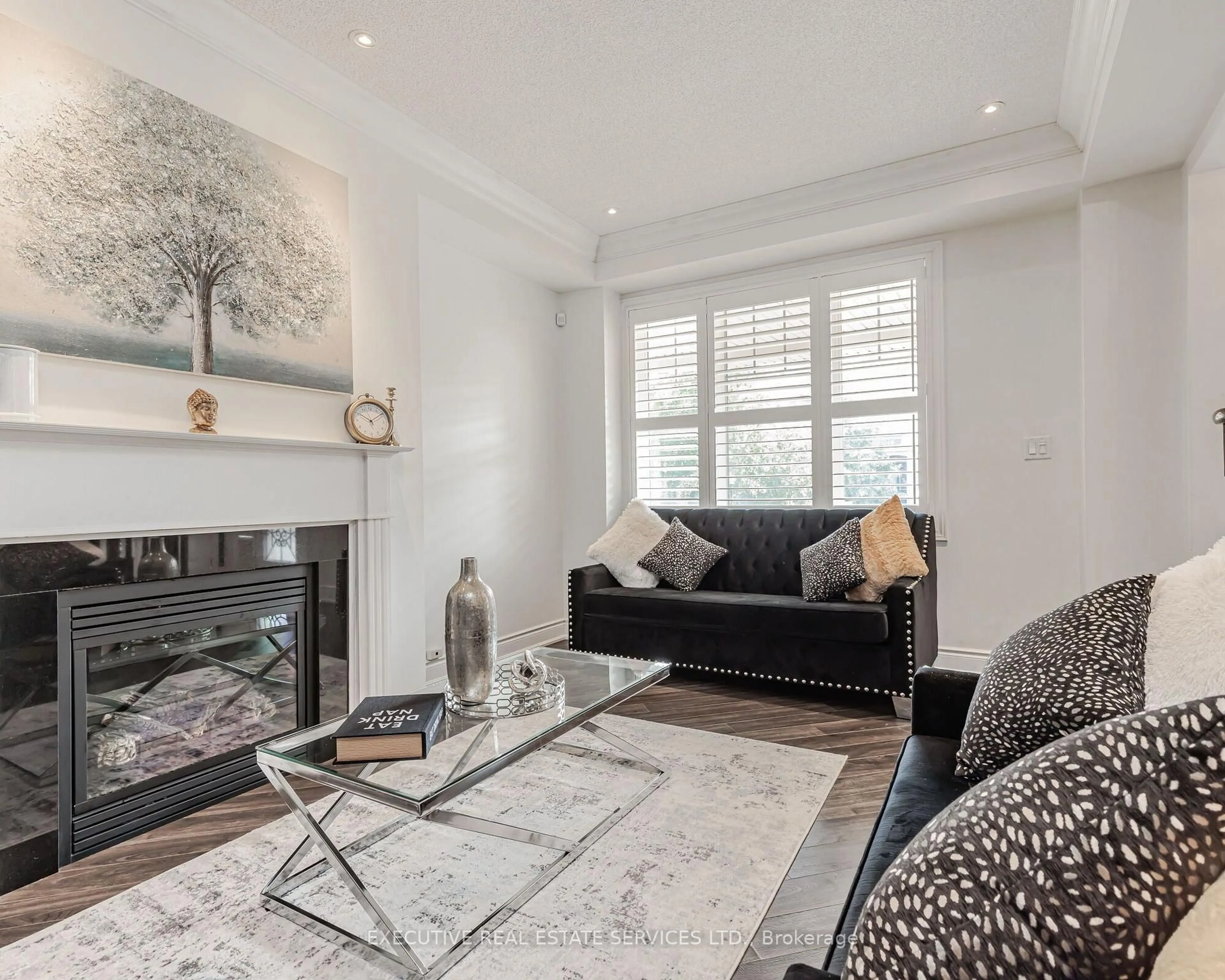 Living room with furniture, wood/laminate floor for 2 Nectarlane Ave, Caledon Ontario L7C 3M8