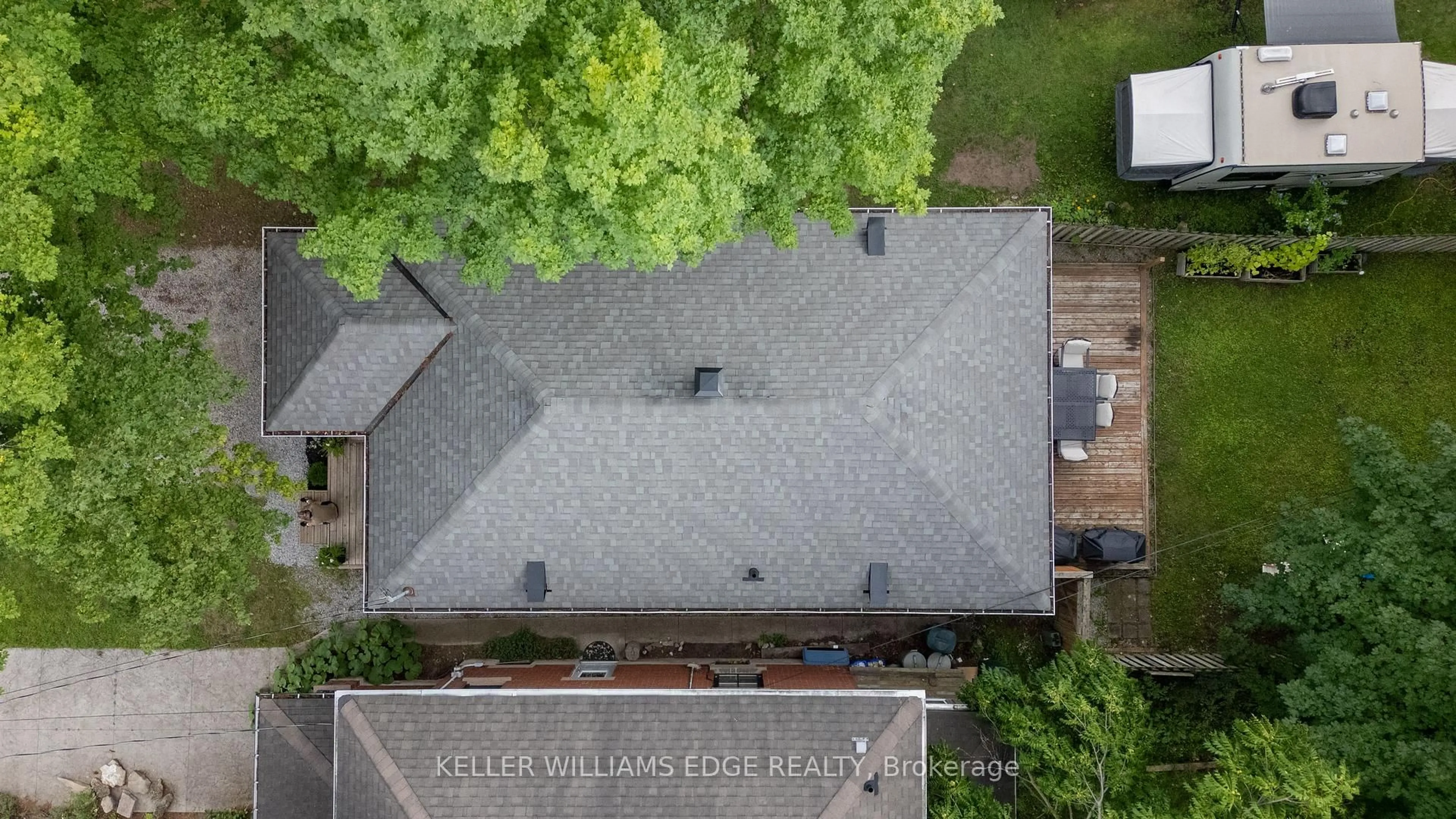 A pic from outside/outdoor area/front of a property/back of a property/a pic from drone, city buildings view from balcony for 234 Arthur St, Halton Hills Ontario L7J 1M1