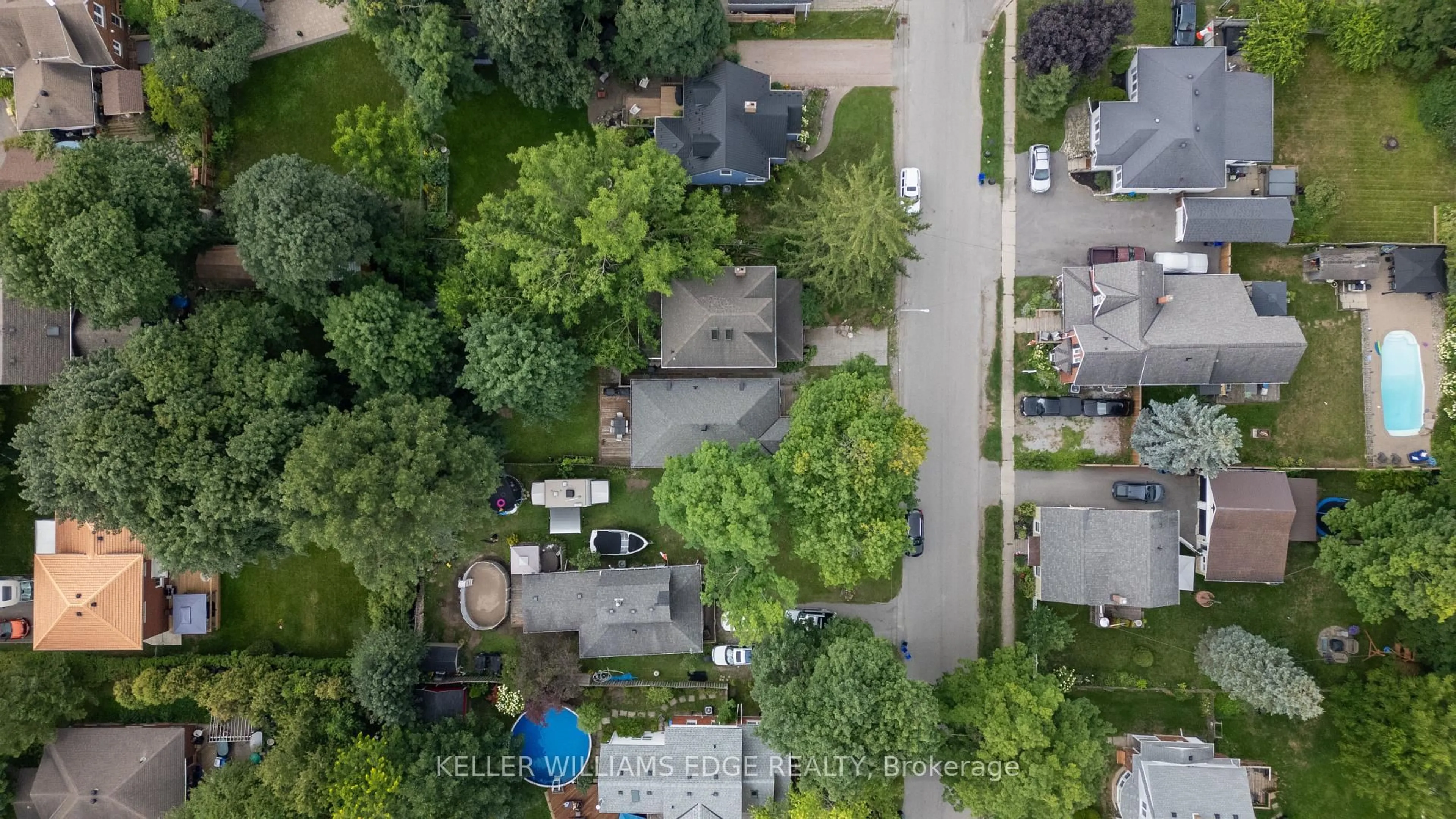 A pic from outside/outdoor area/front of a property/back of a property/a pic from drone, street for 234 Arthur St, Halton Hills Ontario L7J 1M1