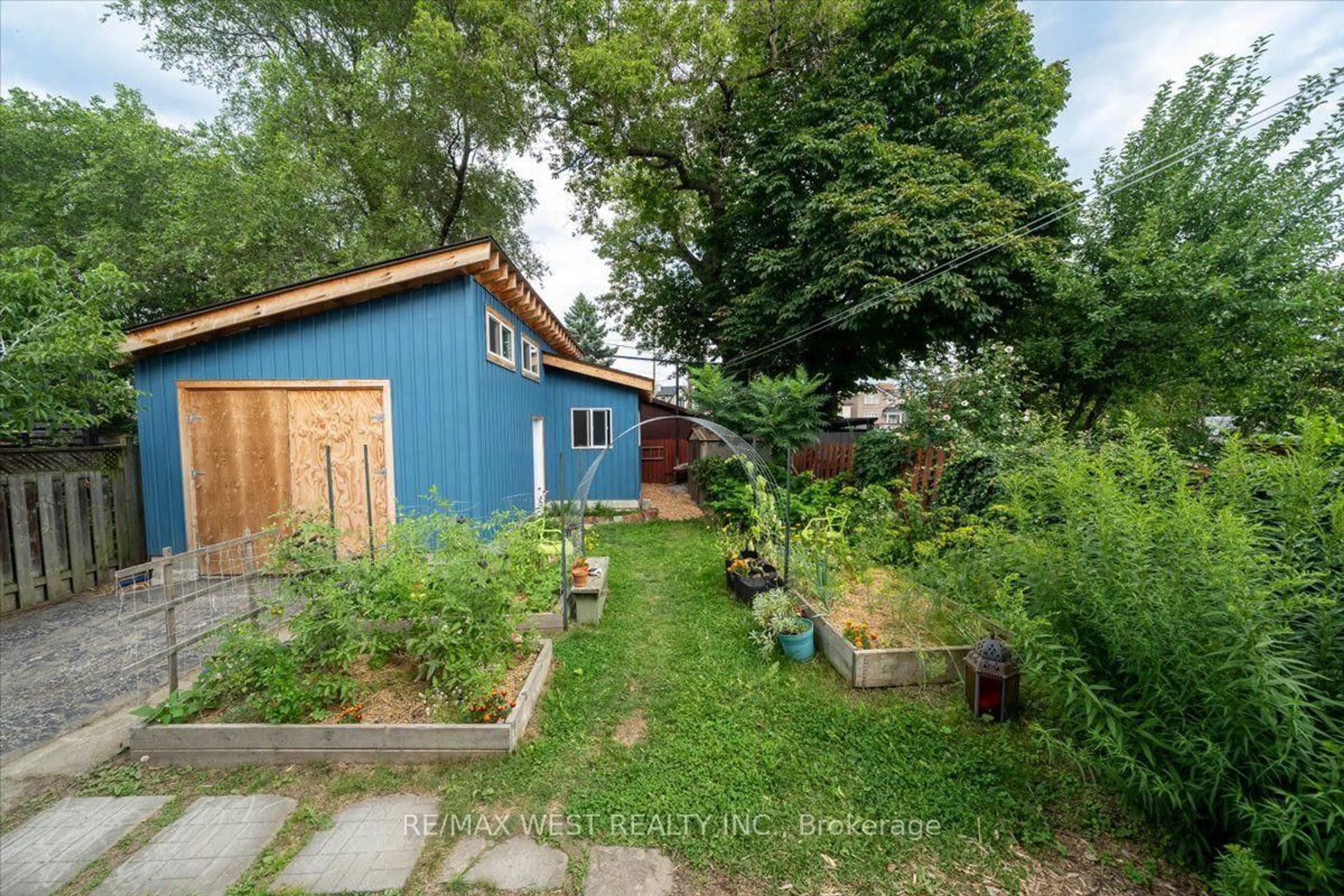 Shed for 73 Seventeenth St, Toronto Ontario M8V 3K5