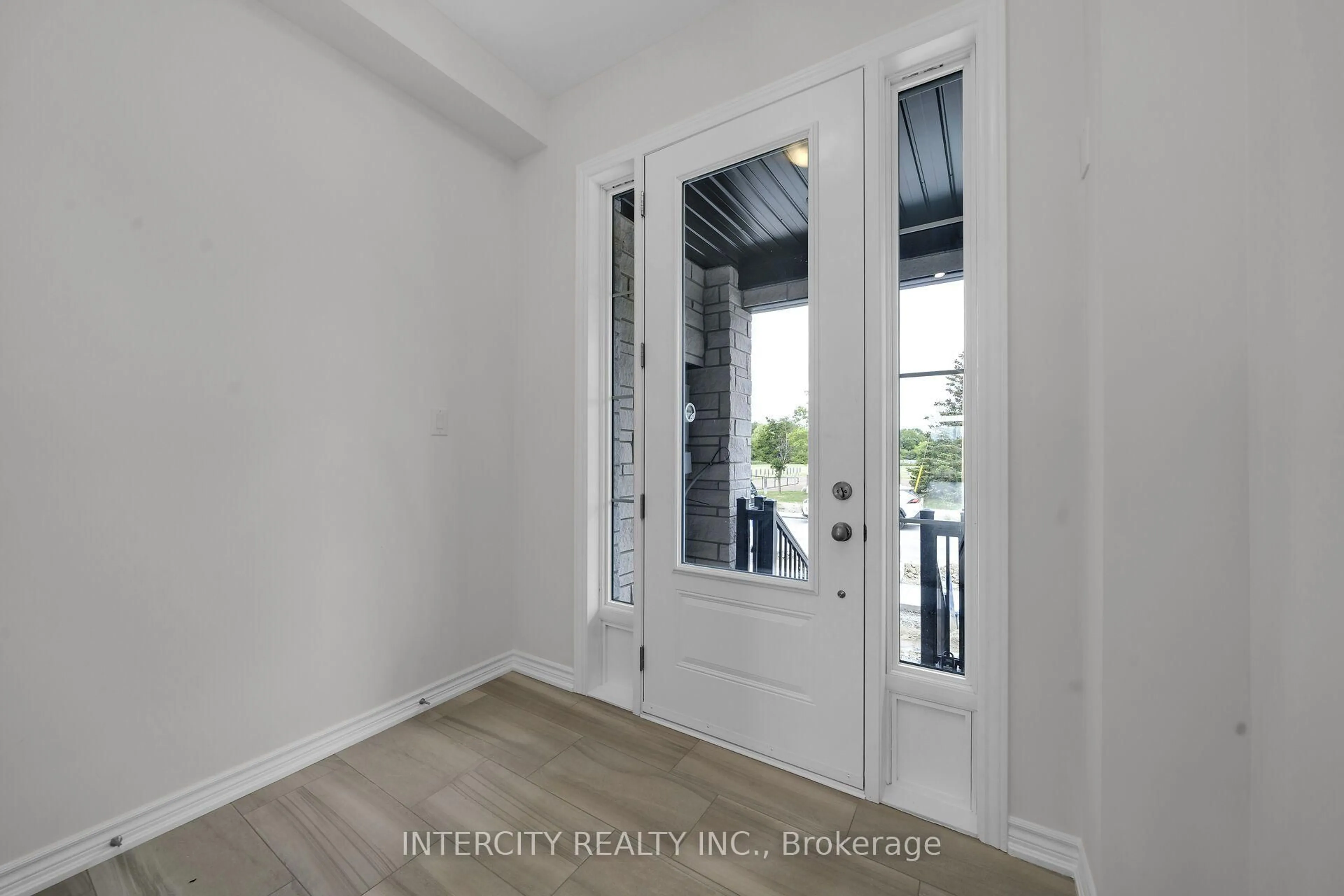 Indoor entryway for 612 Glasgow Rd, Caledon Ontario L7E 4N1
