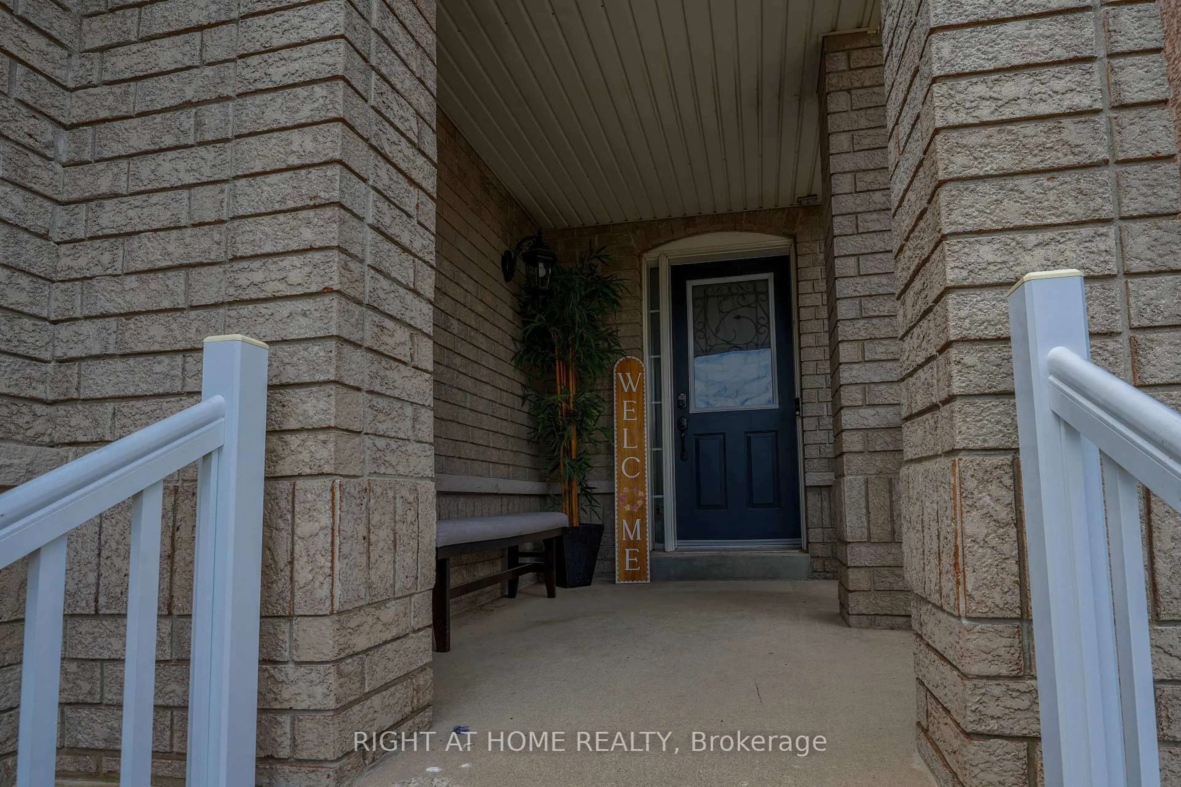 Indoor entryway for 3881 Partition Rd, Mississauga Ontario L5N 8N2