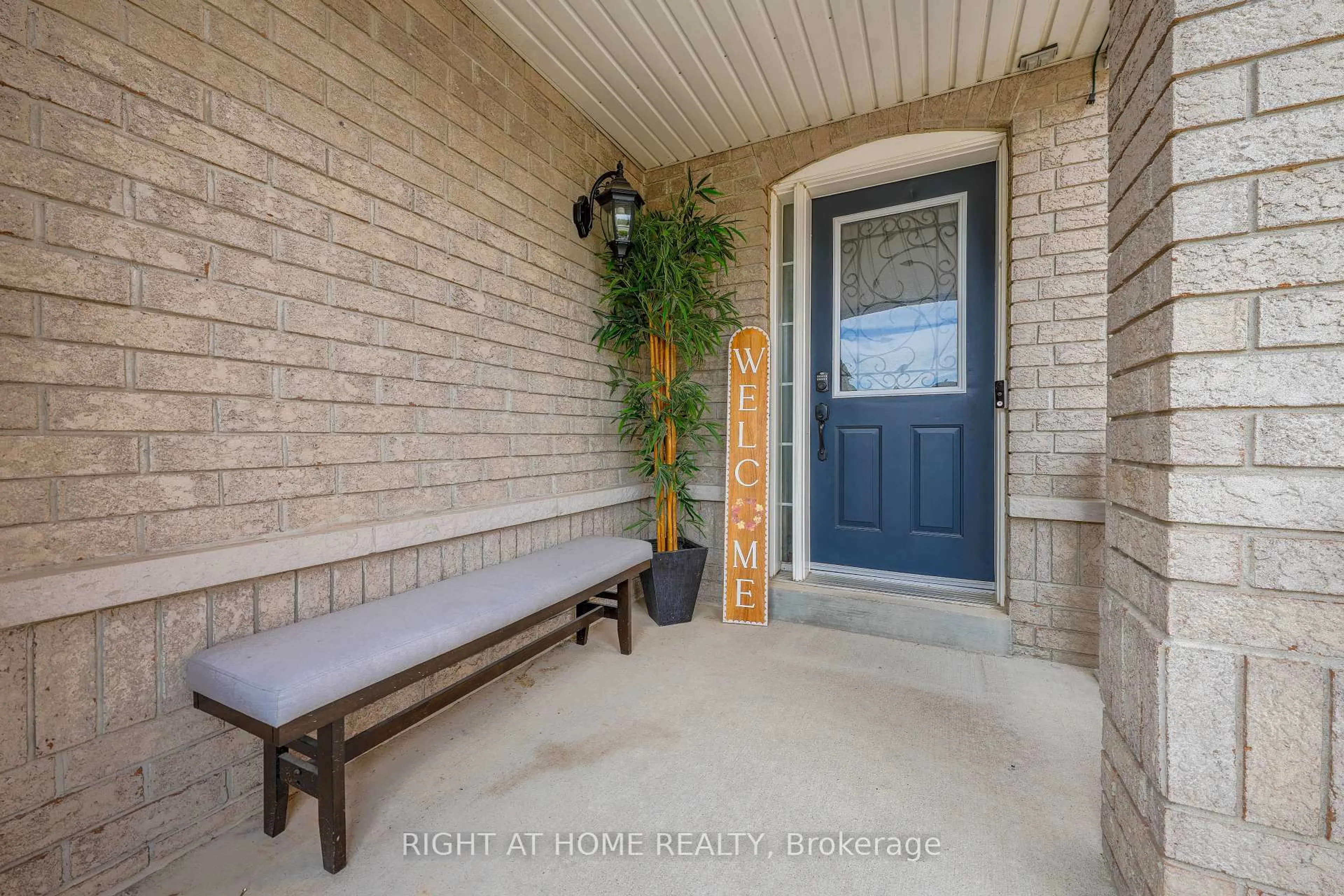 Indoor entryway for 3881 Partition Rd, Mississauga Ontario L5N 8N2