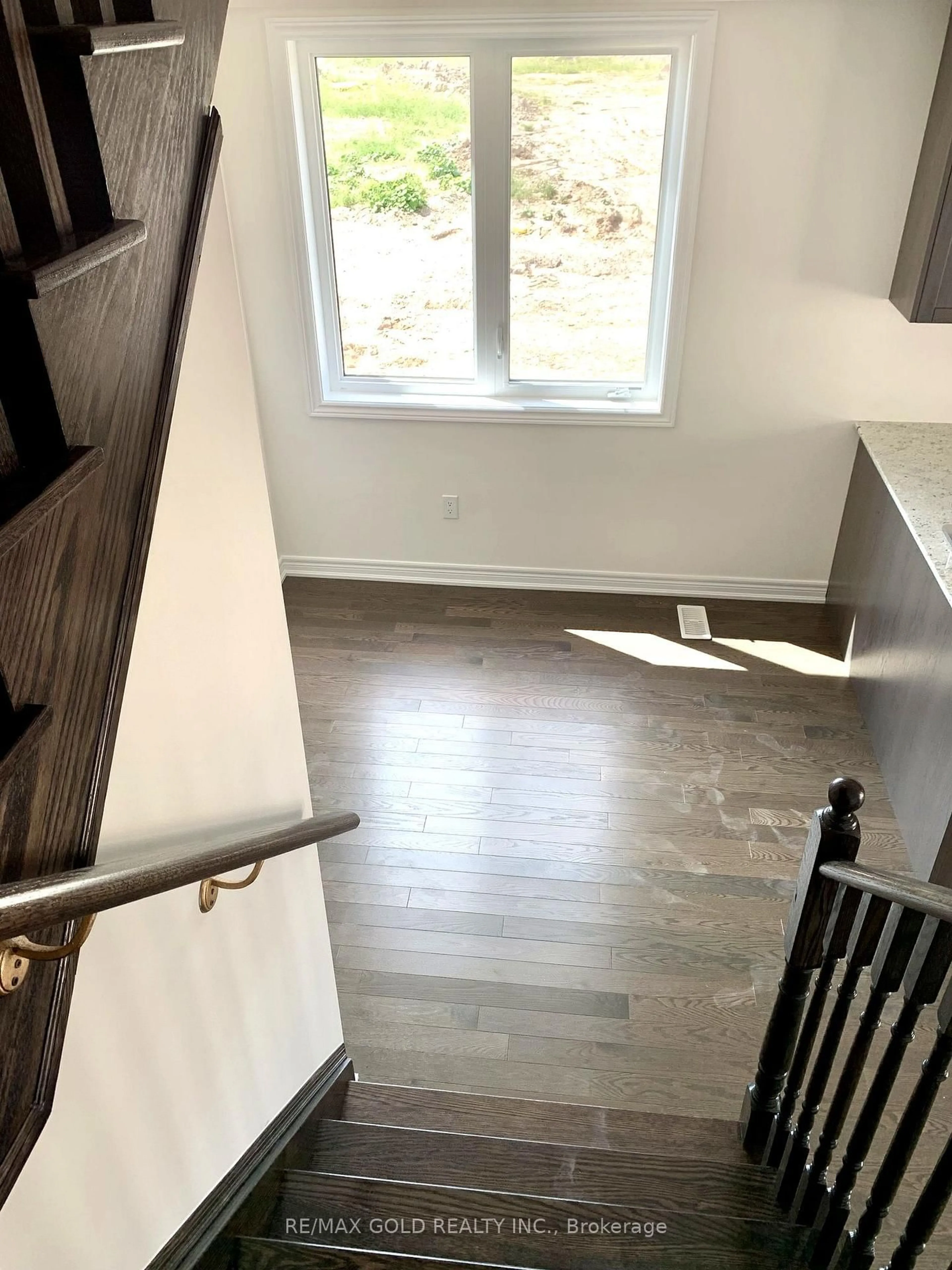 Stairs for 3953 Lodi Rd, Burlington Ontario L7M 0Z6