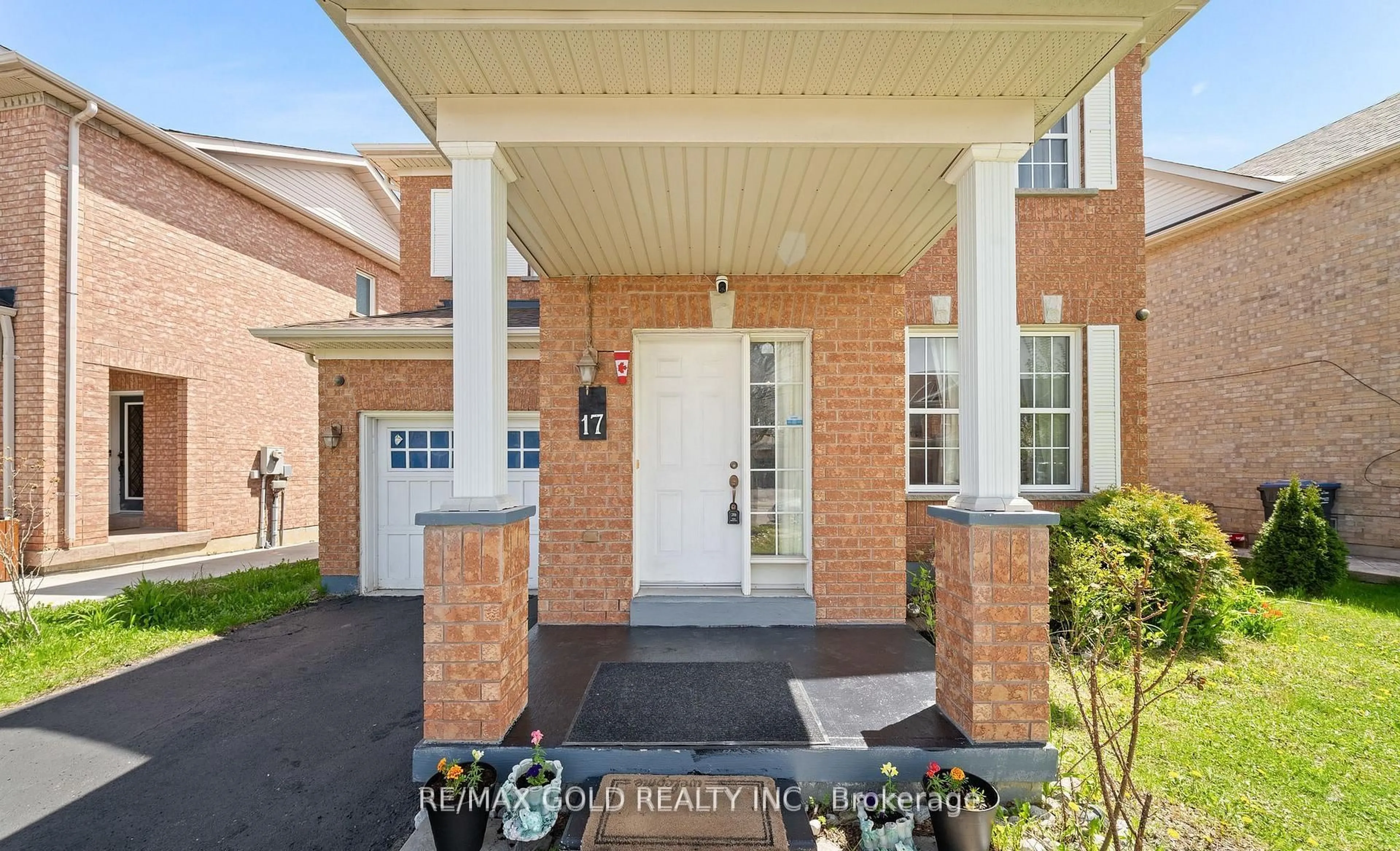 Indoor entryway for 17 Calderstone Rd, Brampton Ontario L6P 2A4