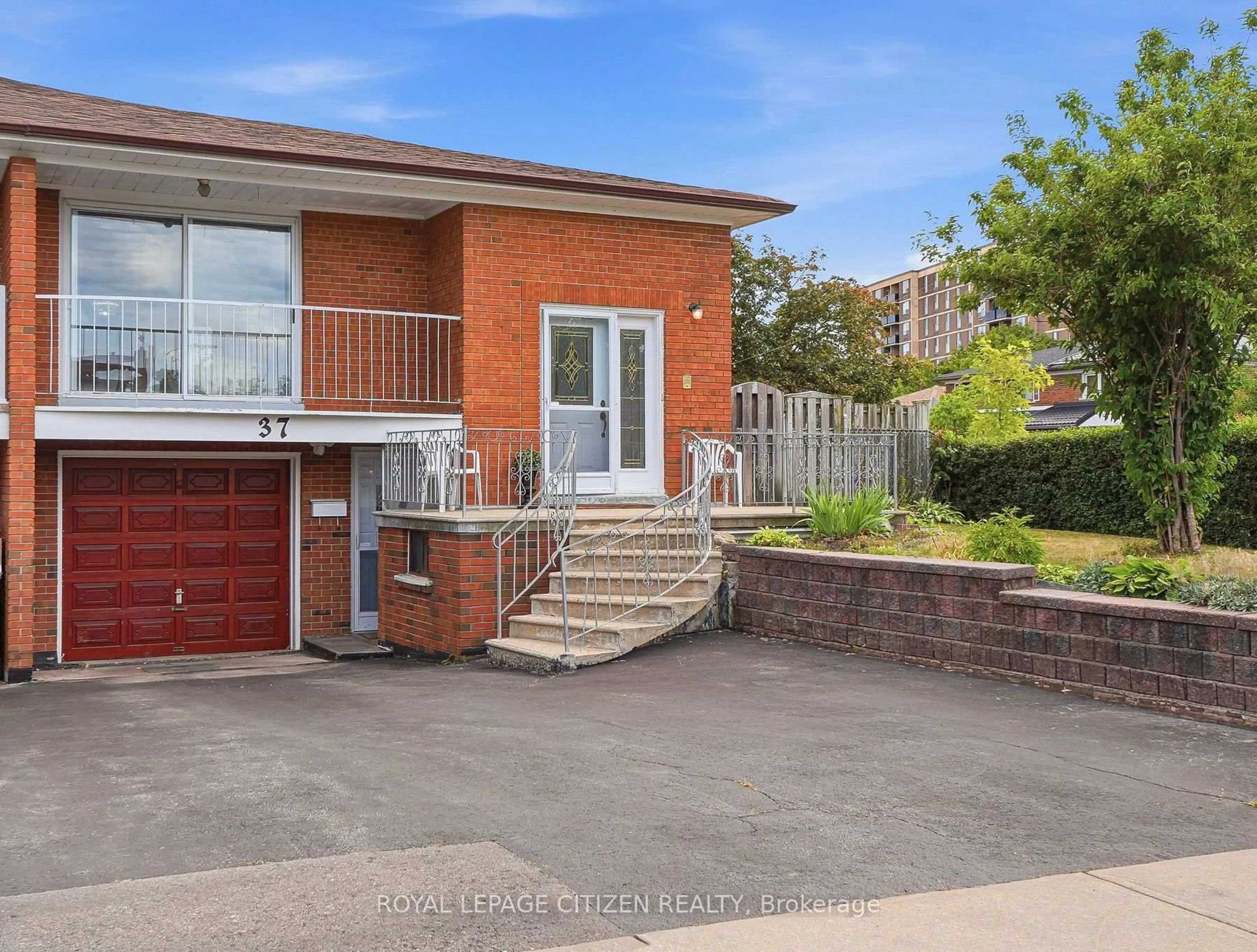 A pic from outside/outdoor area/front of a property/back of a property/a pic from drone, street for 37 Firenza Dr, Toronto Ontario M9L 1A4