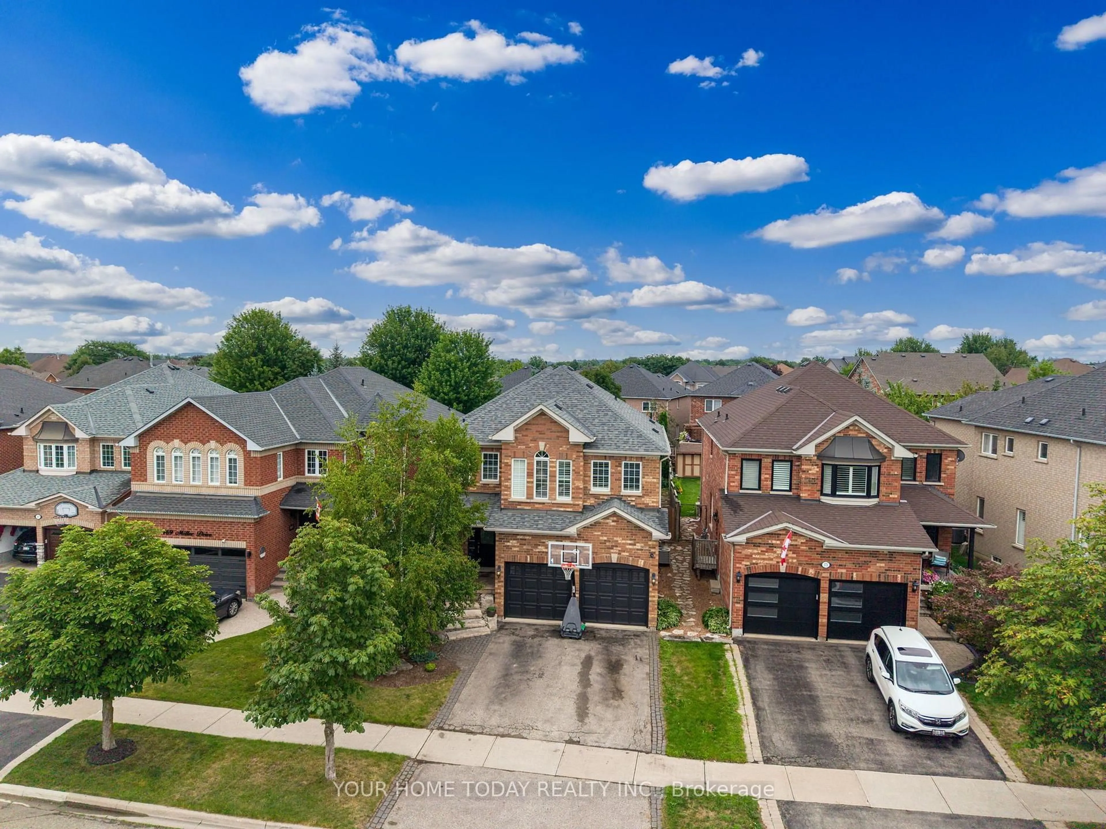 A pic from outside/outdoor area/front of a property/back of a property/a pic from drone, street for 171 Miller Dr, Halton Hills Ontario L7G 5Y2