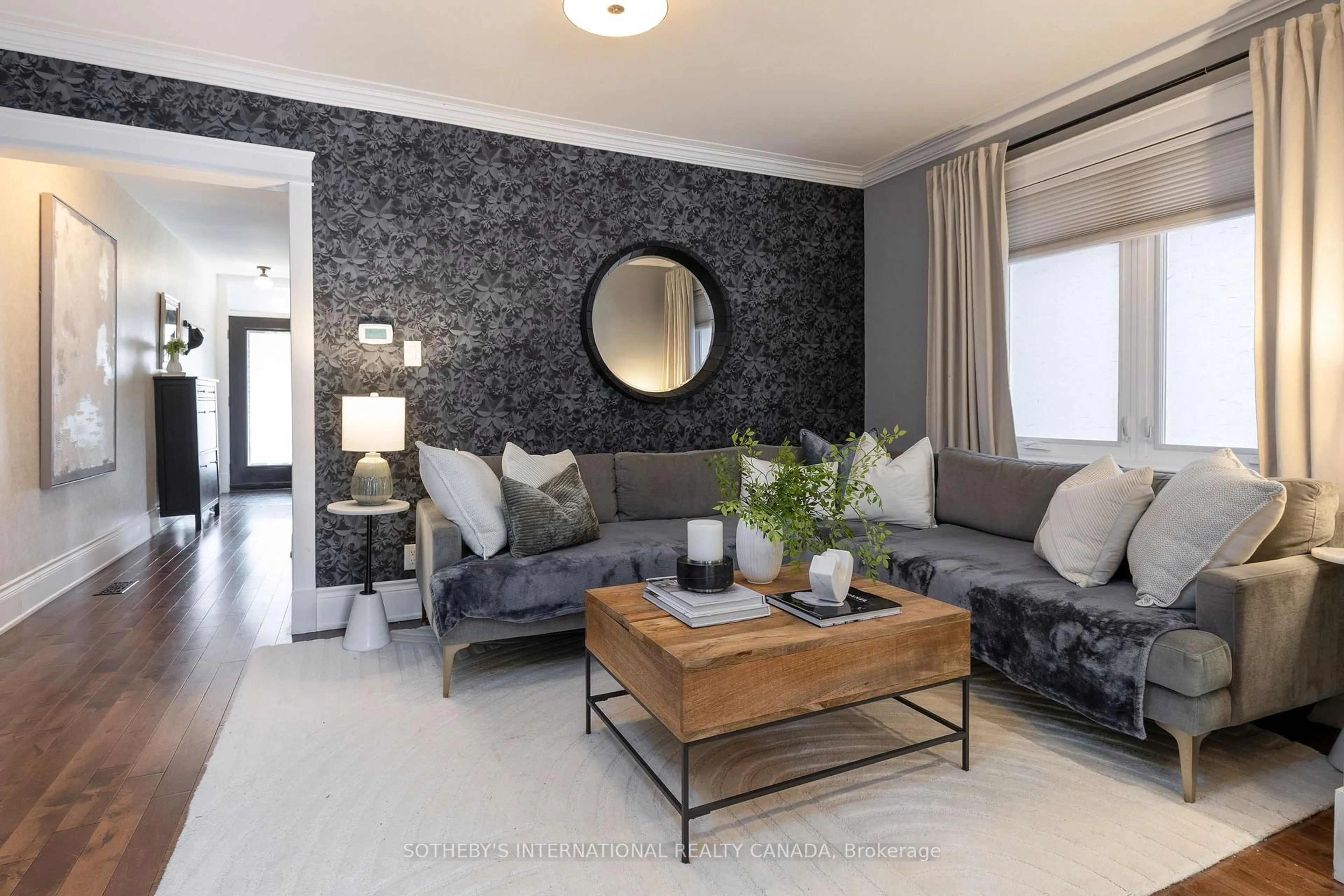 Living room with furniture, unknown for 2 Rexford Rd, Toronto Ontario M6S 2M3