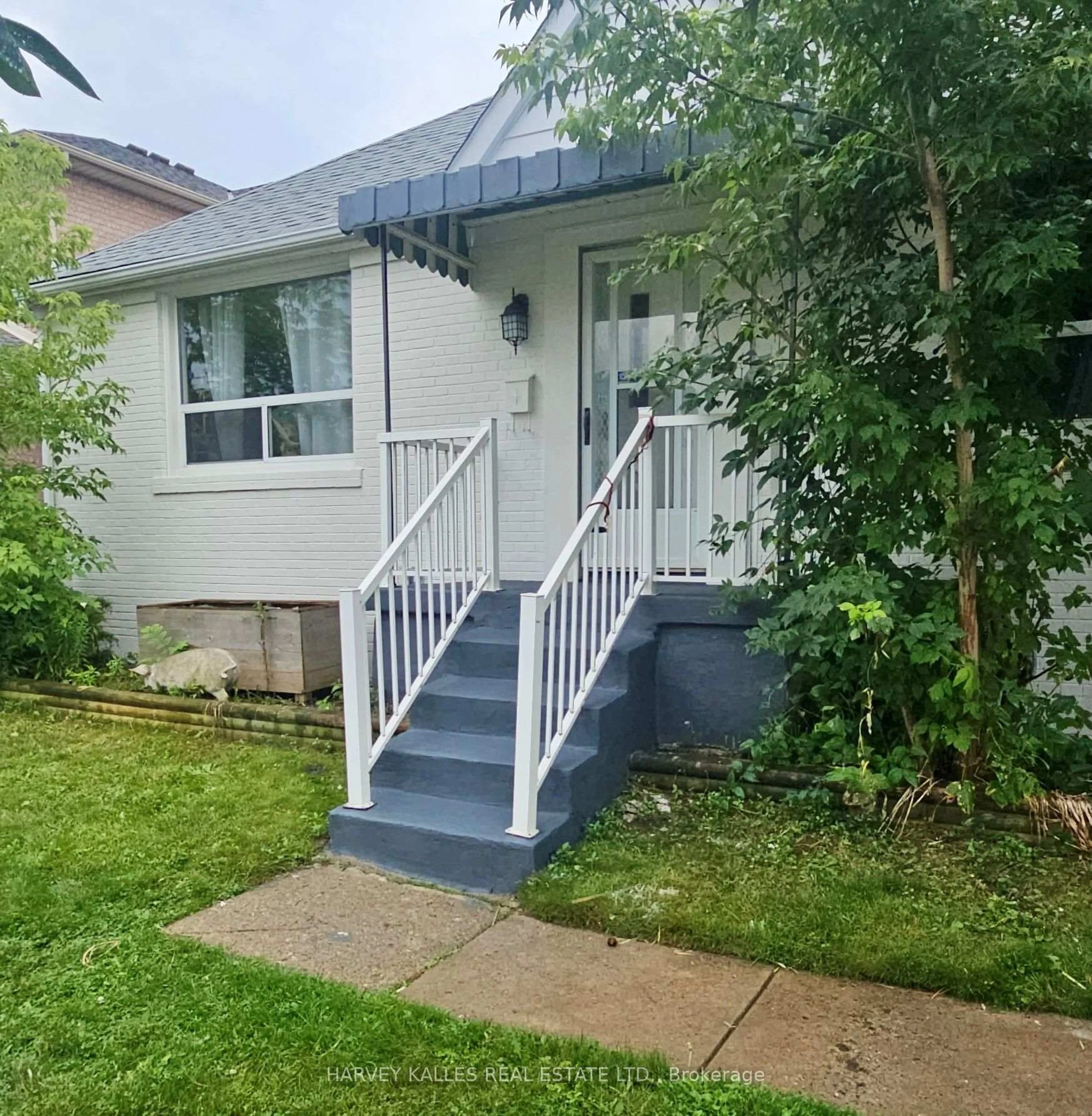 Home with vinyl exterior material, street for 47 Stayner Ave, Toronto Ontario M6B 1N5