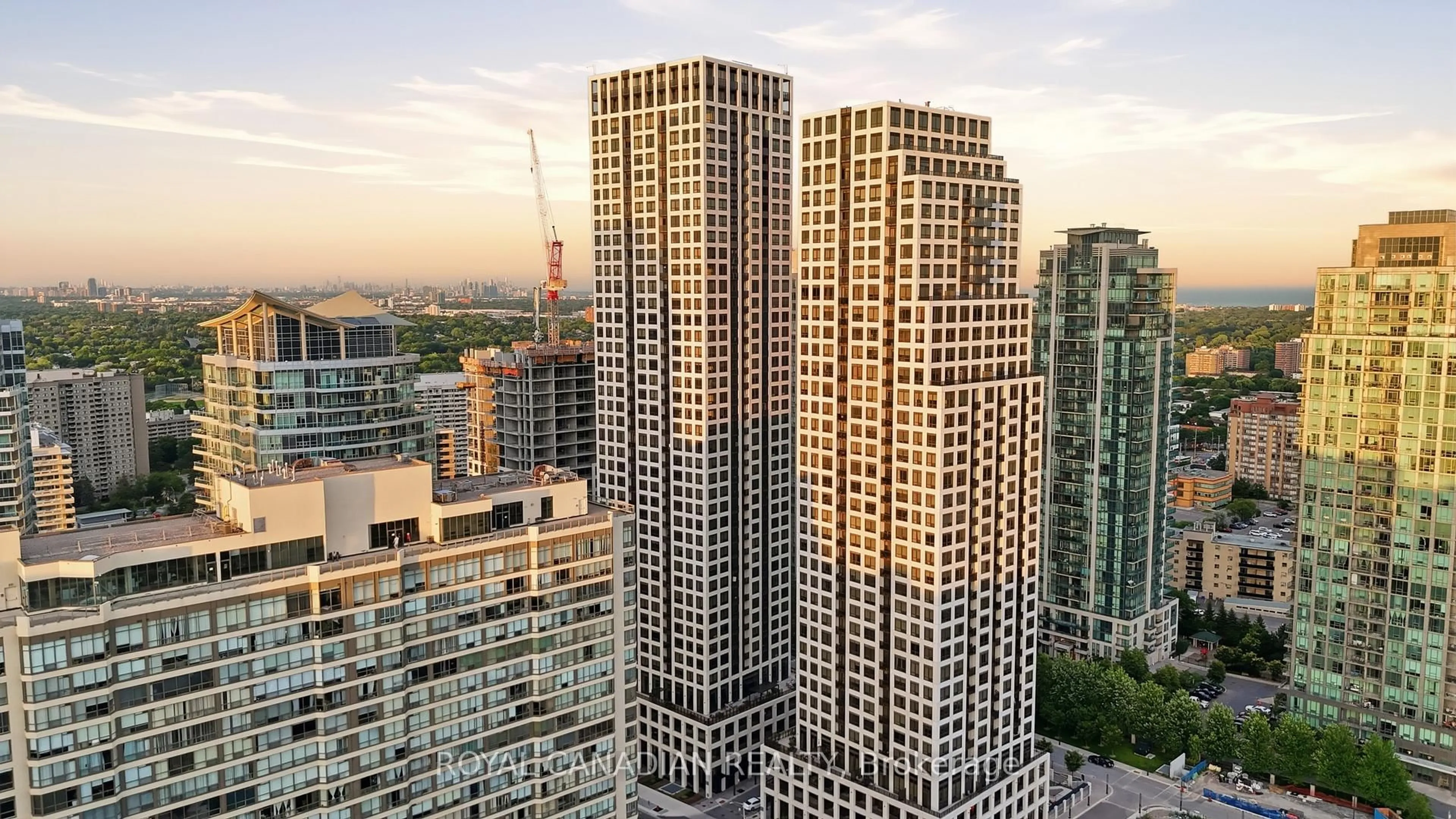 A pic from outside/outdoor area/front of a property/back of a property/a pic from drone, city buildings view from balcony for 30 Elm Dr #PH 02, Mississauga Ontario L5B 0N6