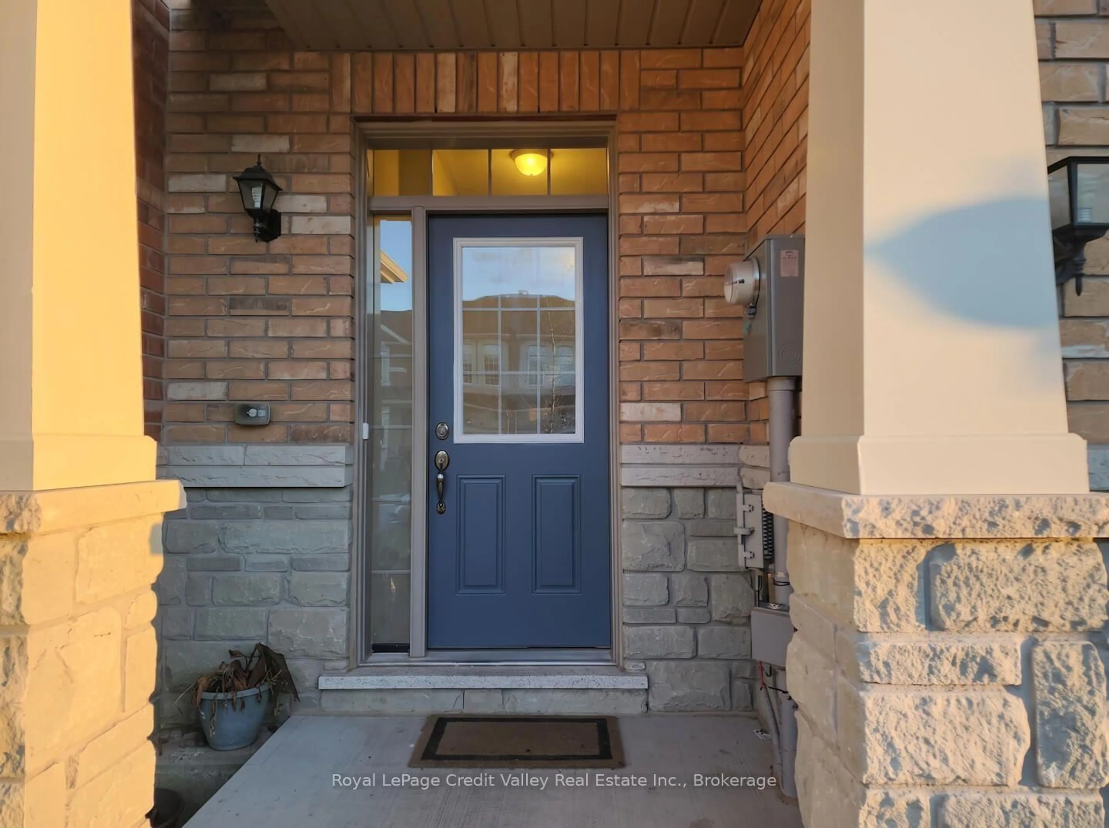 Indoor entryway for 53 Hogan Manor Dr, Brampton Ontario L7A 4V2
