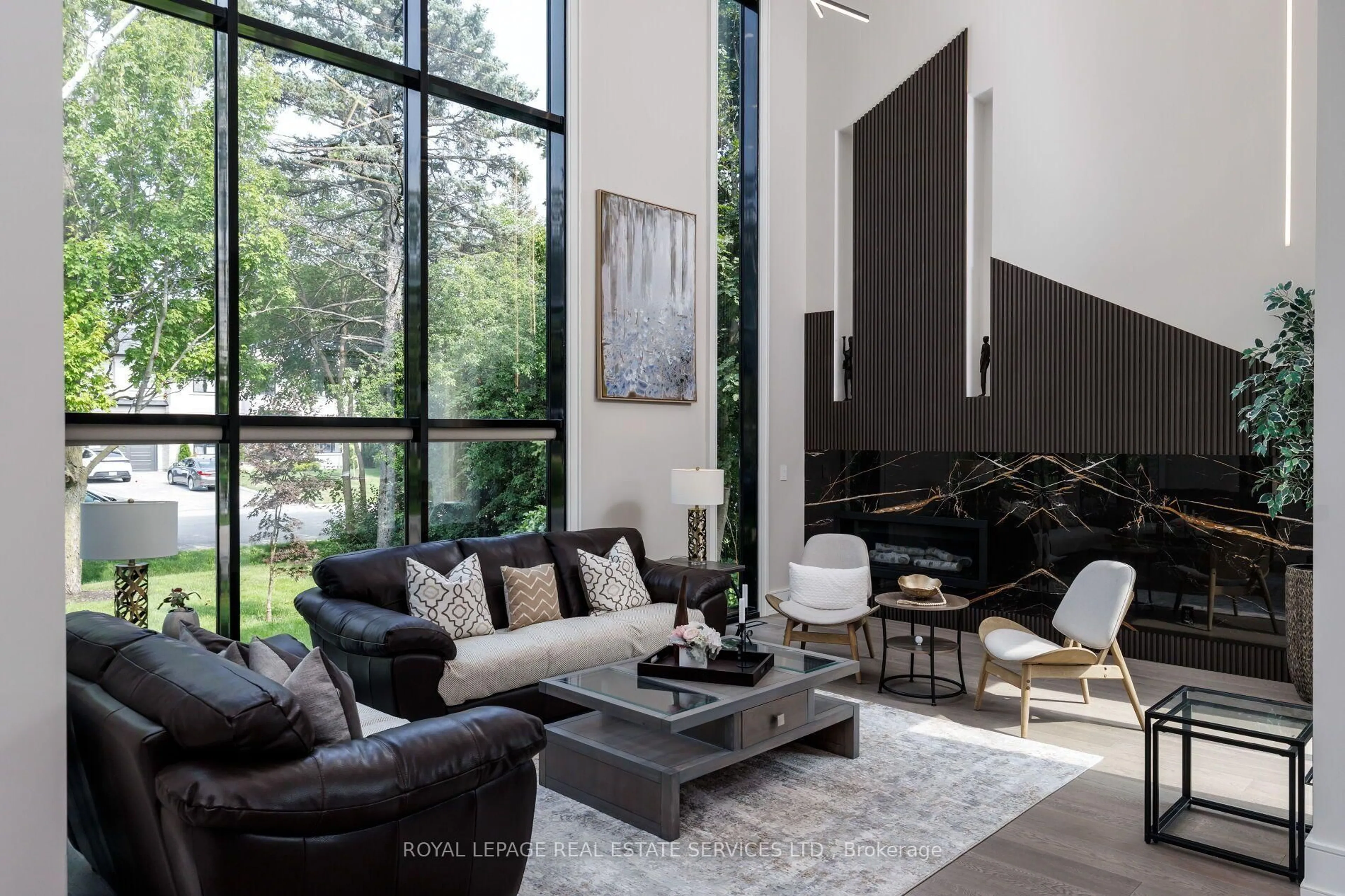 Living room with furniture, unknown for 564 Stonecliffe Rd, Oakville Ontario L6L 4N9