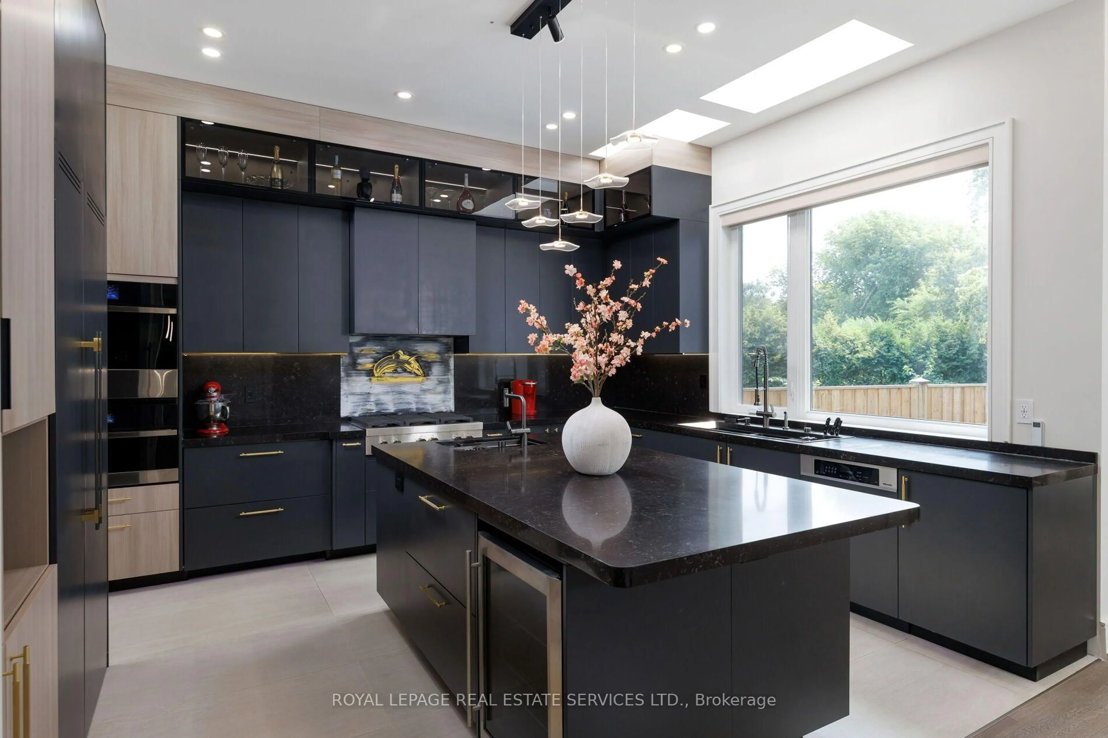 Contemporary kitchen, ceramic/tile floor for 564 Stonecliffe Rd, Oakville Ontario L6L 4N9
