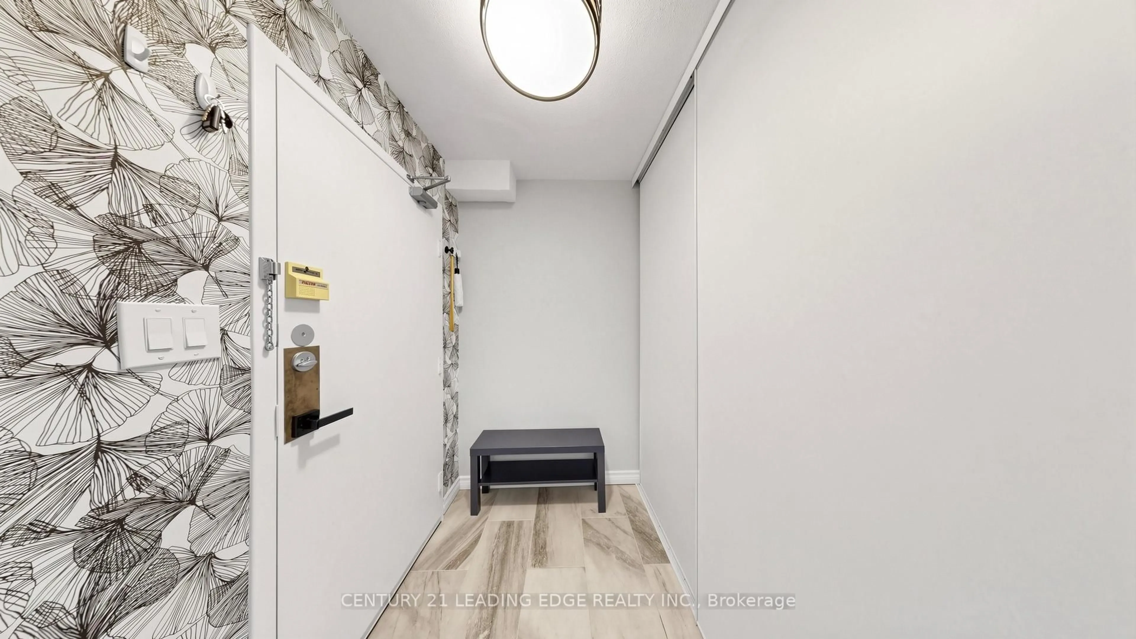 Indoor entryway for 11 Wincott Dr #914, Toronto Ontario M9R 2R9
