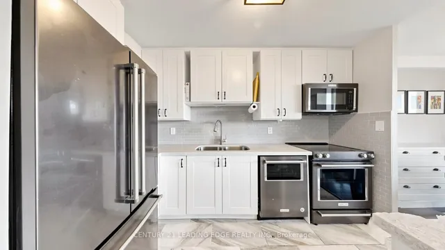 11 Wincott Dr #914, Toronto 5