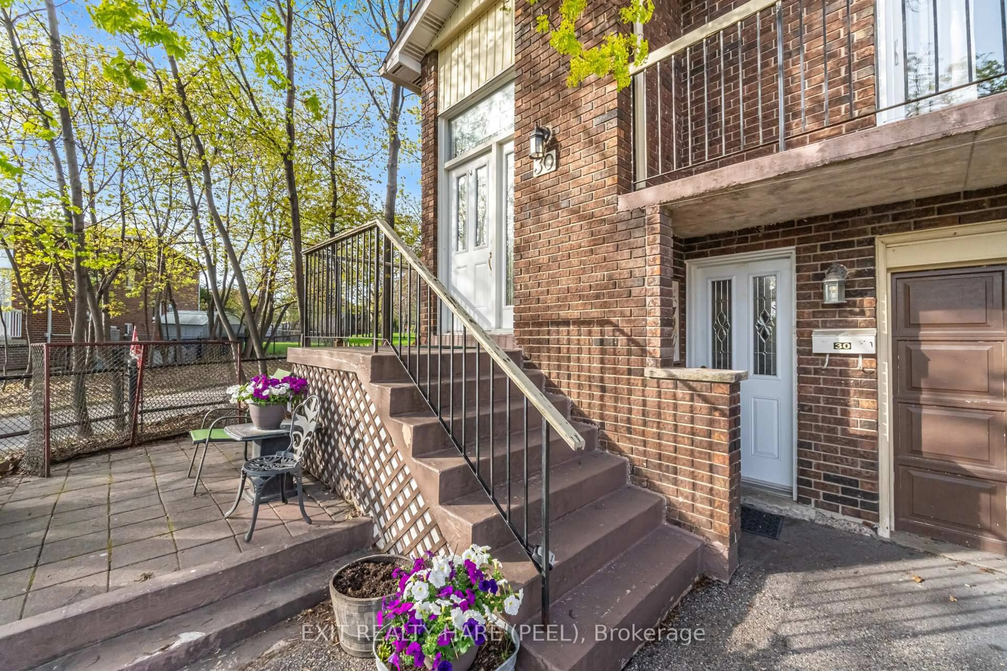 Unknown for 30 Thorsby Crt, Brampton Ontario L6V 3T9