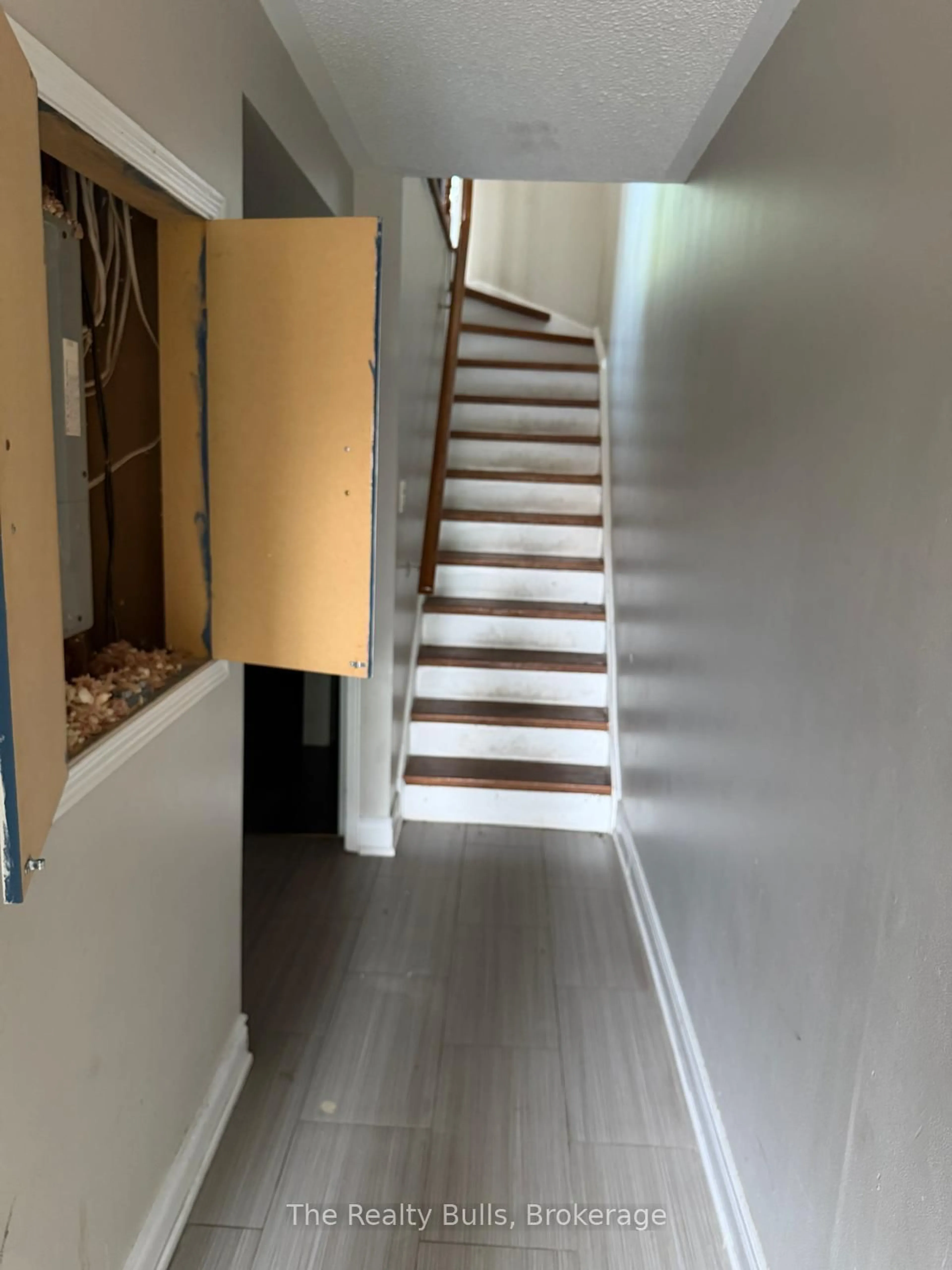 Stairs for 76 Spadina Rd #76, Brampton Ontario L6X 4X6