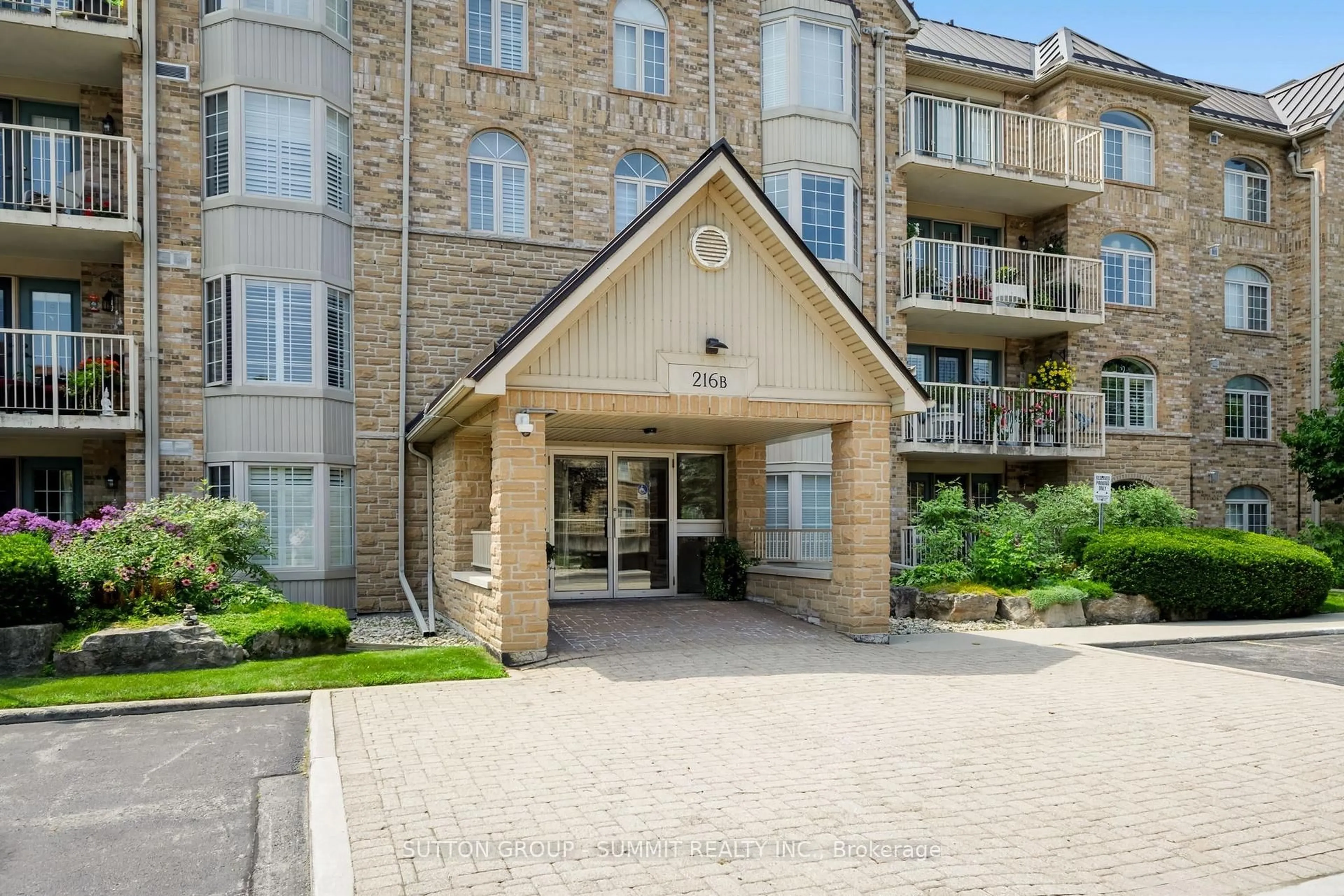 Indoor foyer for 216 Plains Rd #B205, Burlington Ontario L7T 4K8