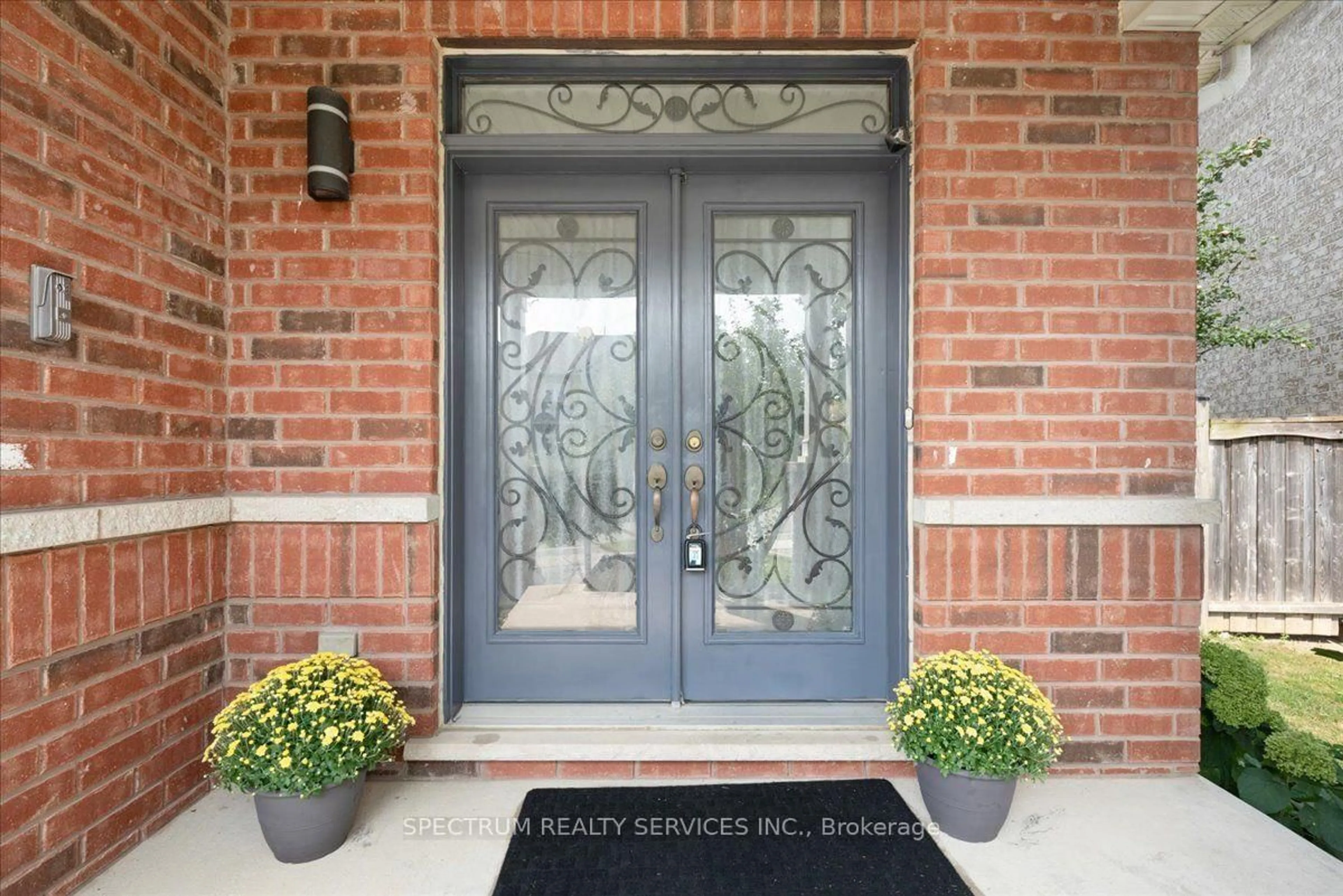 Indoor entryway for 1379 Rolph Terr, Milton Ontario L9T 7E1