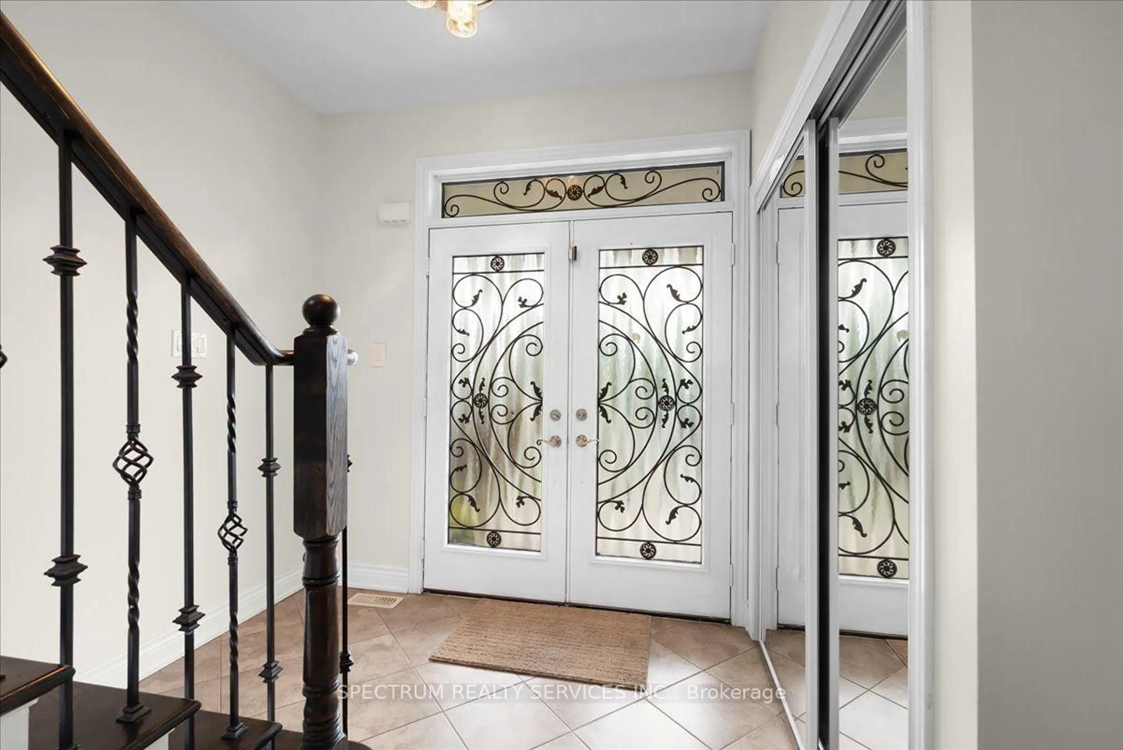 Indoor entryway for 1379 Rolph Terr, Milton Ontario L9T 7E1