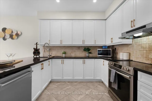 1379 Rolph Terr, Milton 4