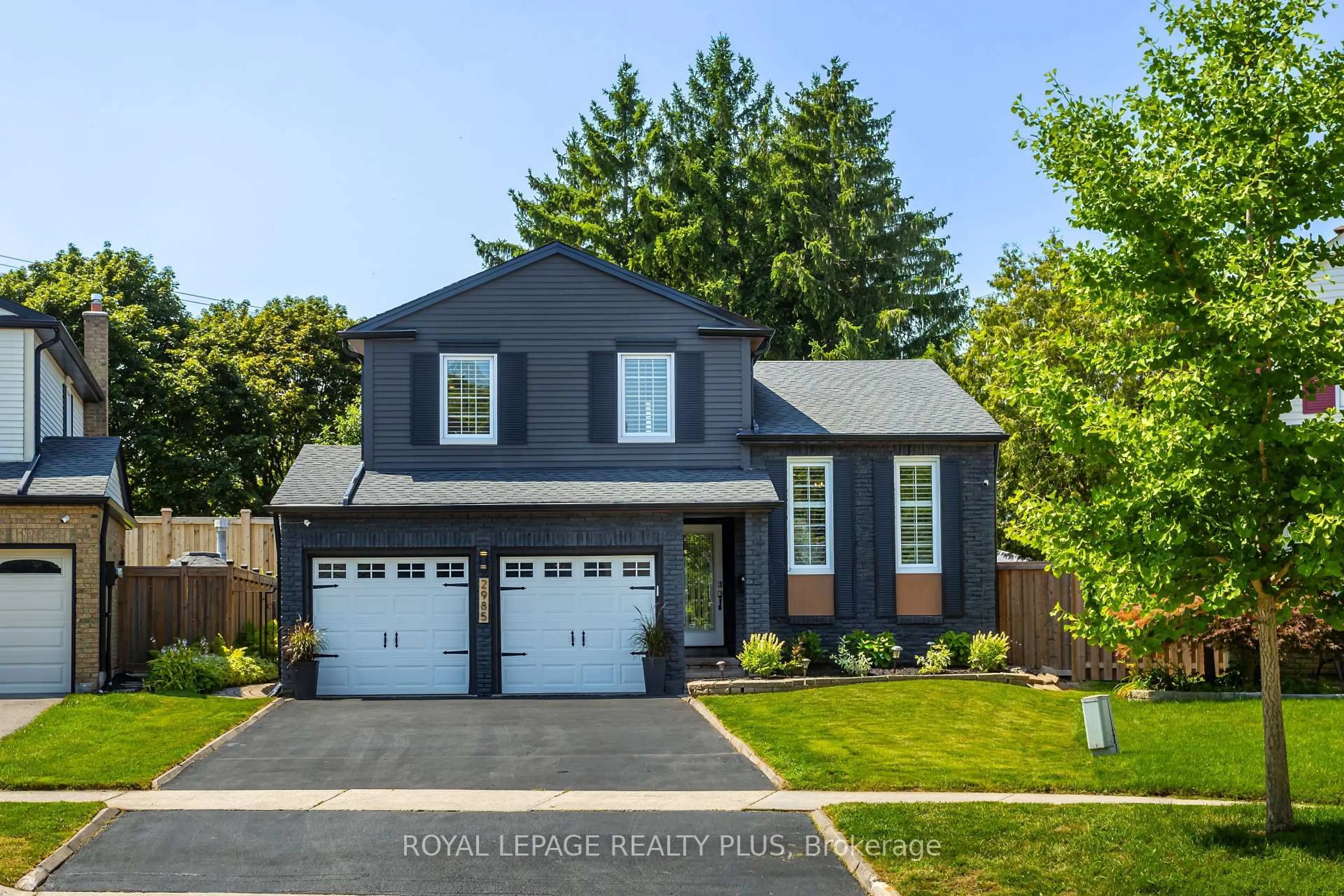 Home with brick exterior material, street for 2985 Dancer Crt, Mississauga Ontario L5L 1Y5