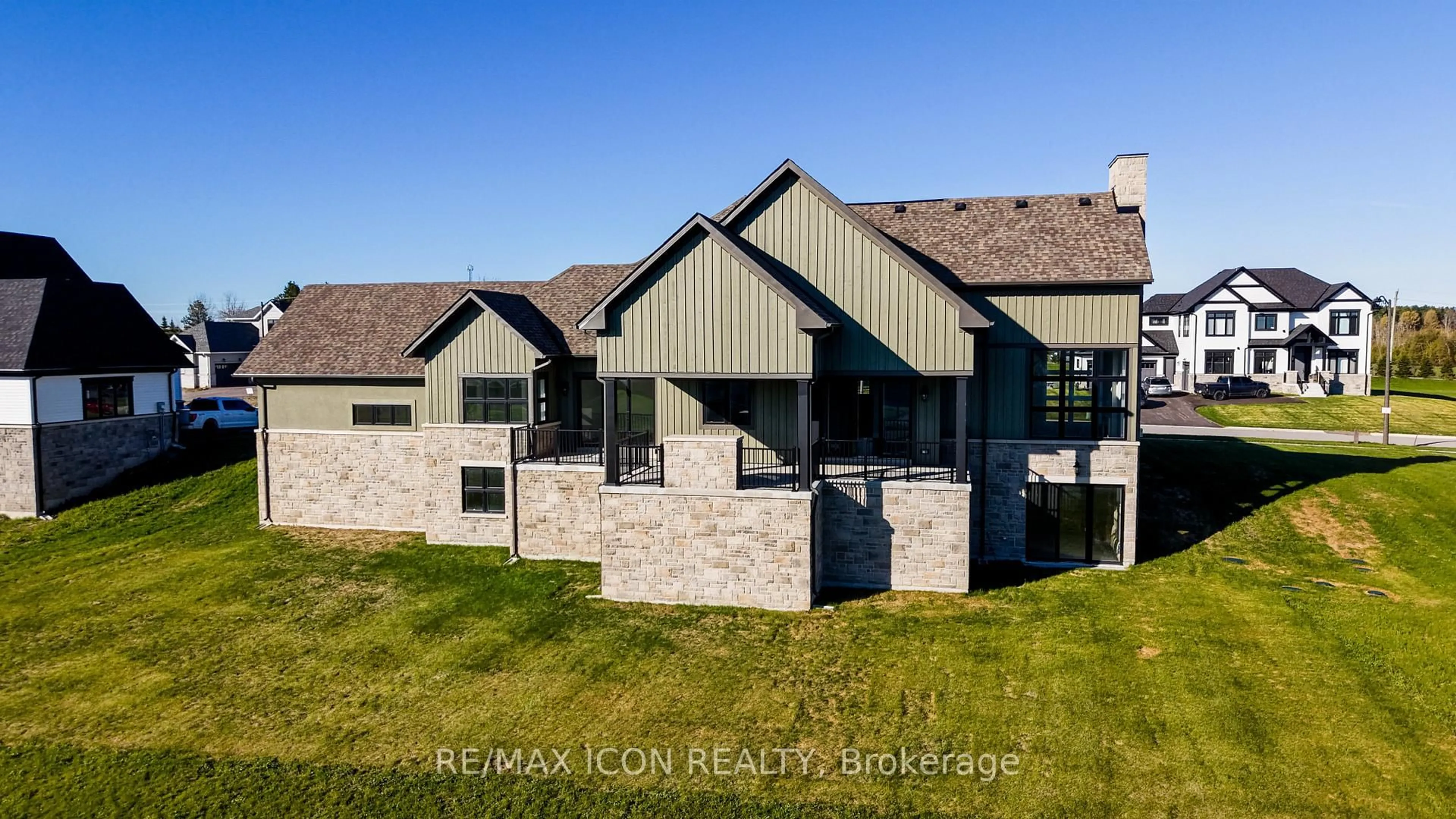 A pic from outside/outdoor area/front of a property/back of a property/a pic from drone, building for 55 William Crisp Dr, Caledon Ontario L7K 2R7